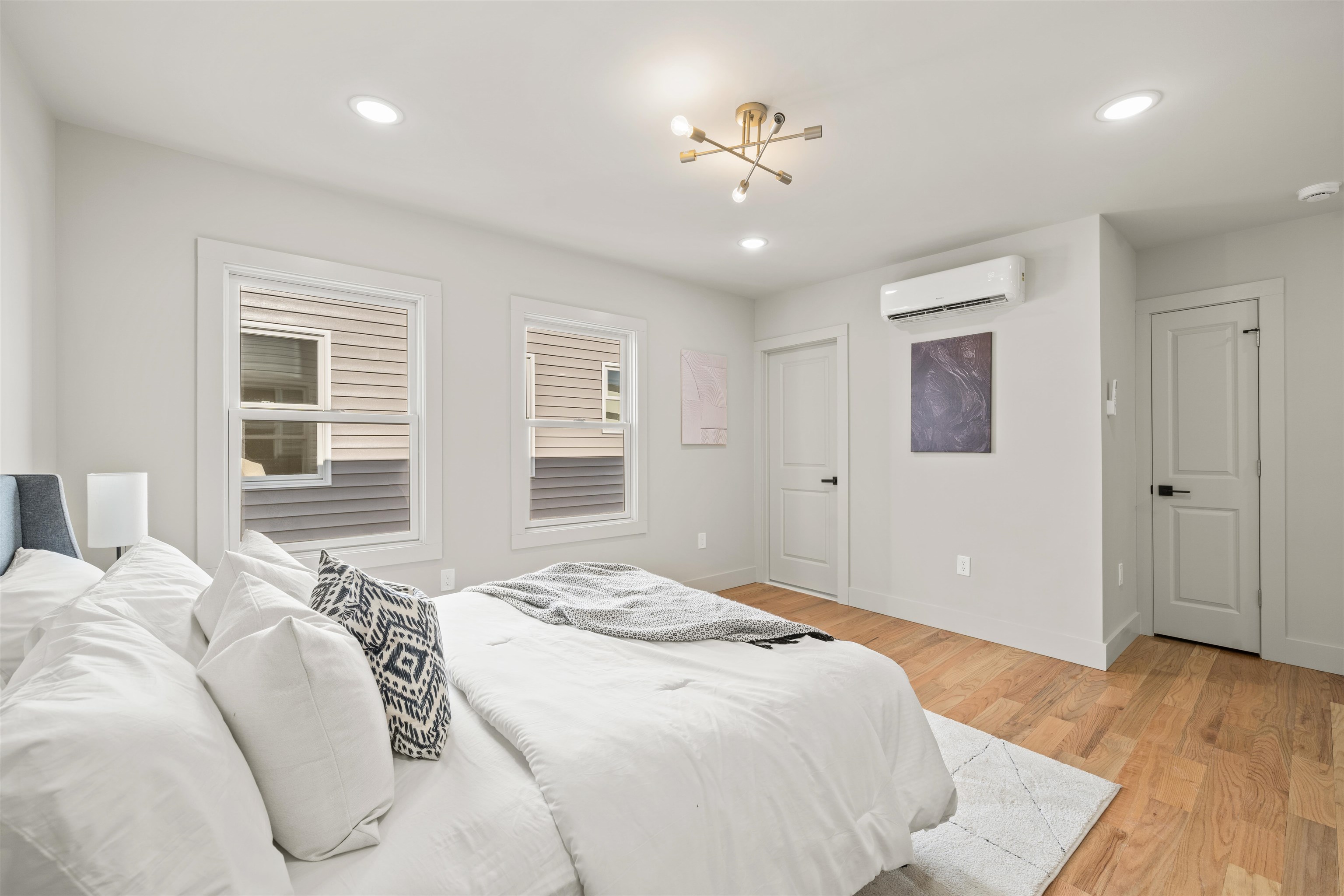 279 PEARSALL AVE