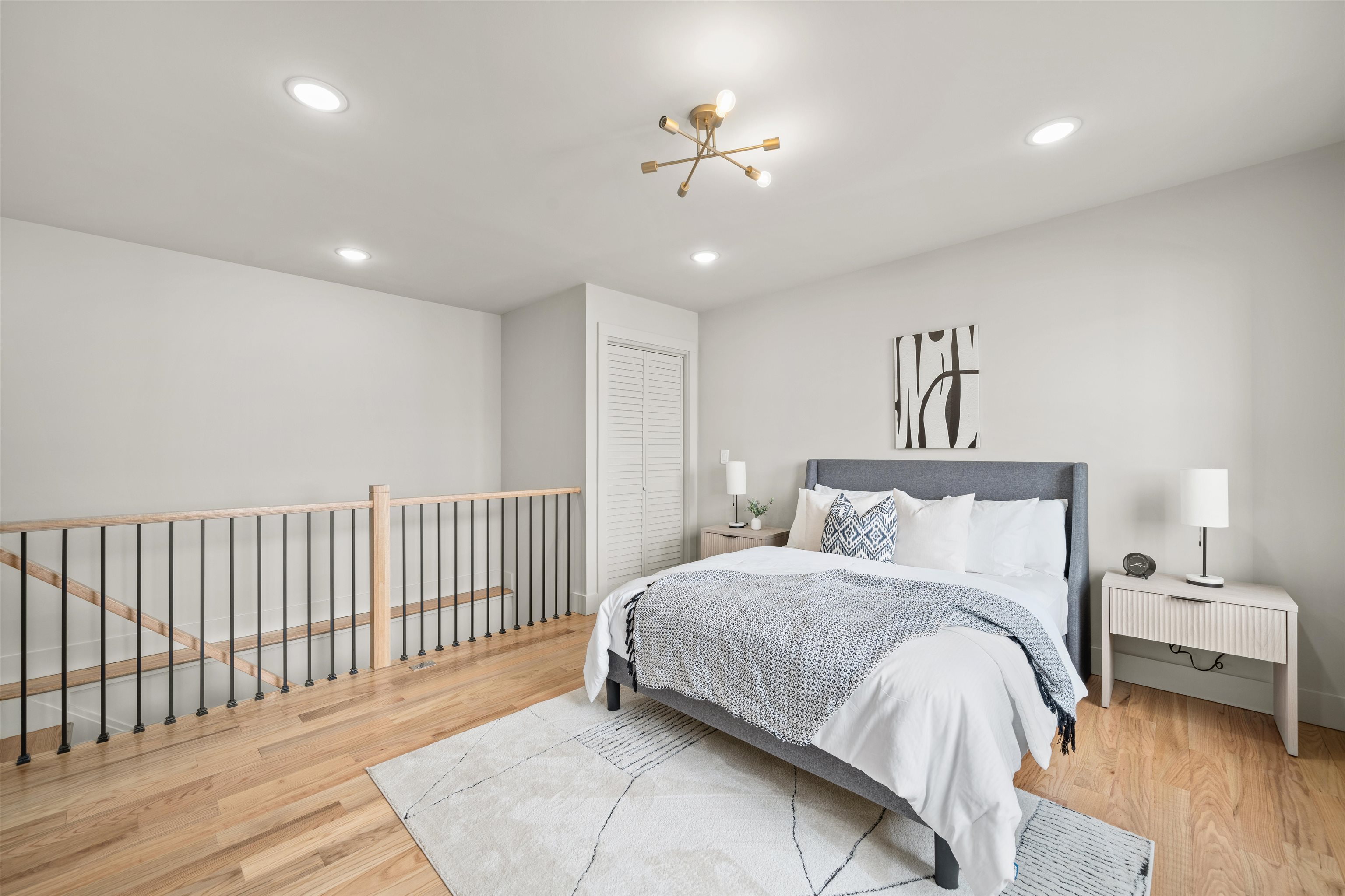 279 PEARSALL AVE