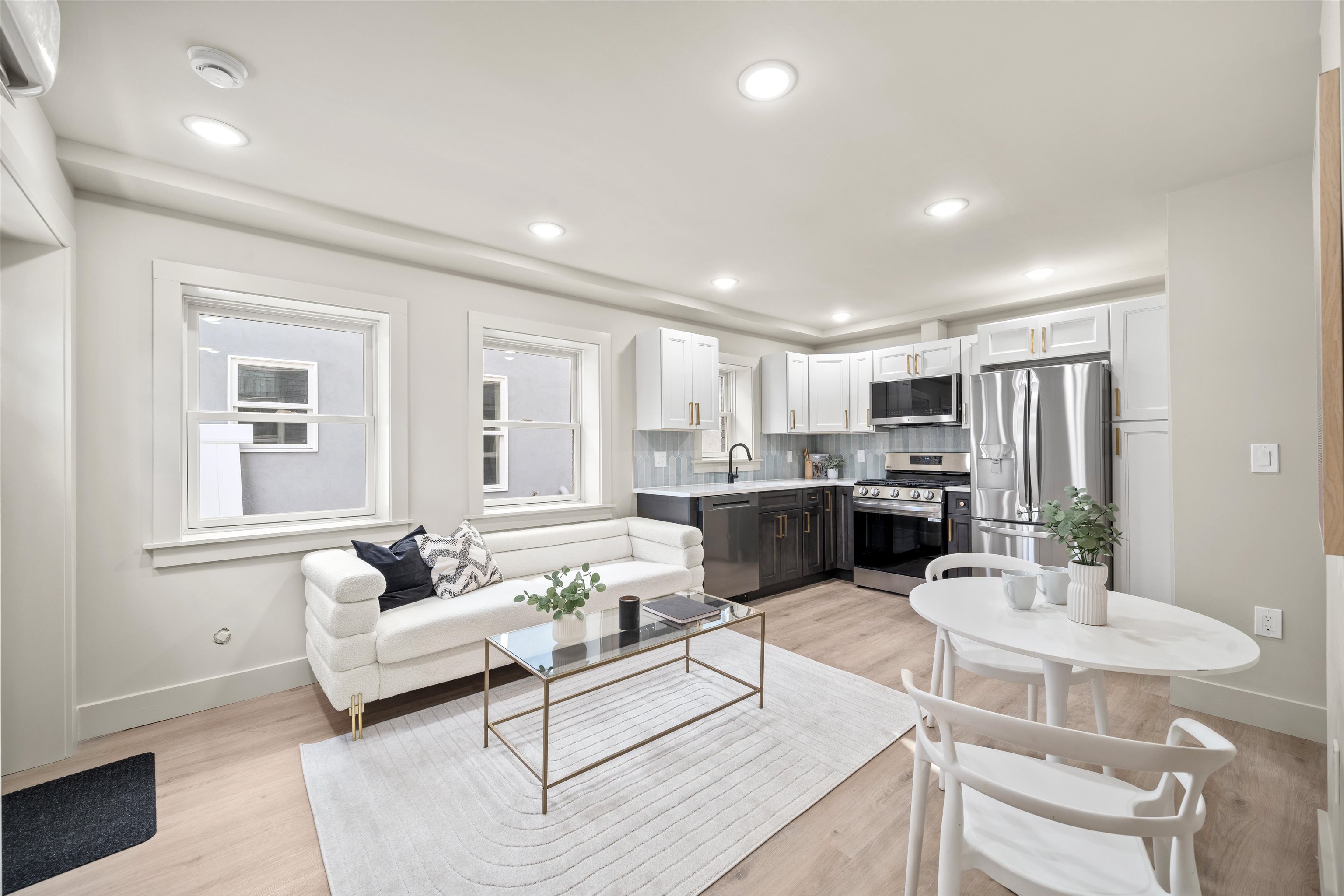 279 PEARSALL AVE