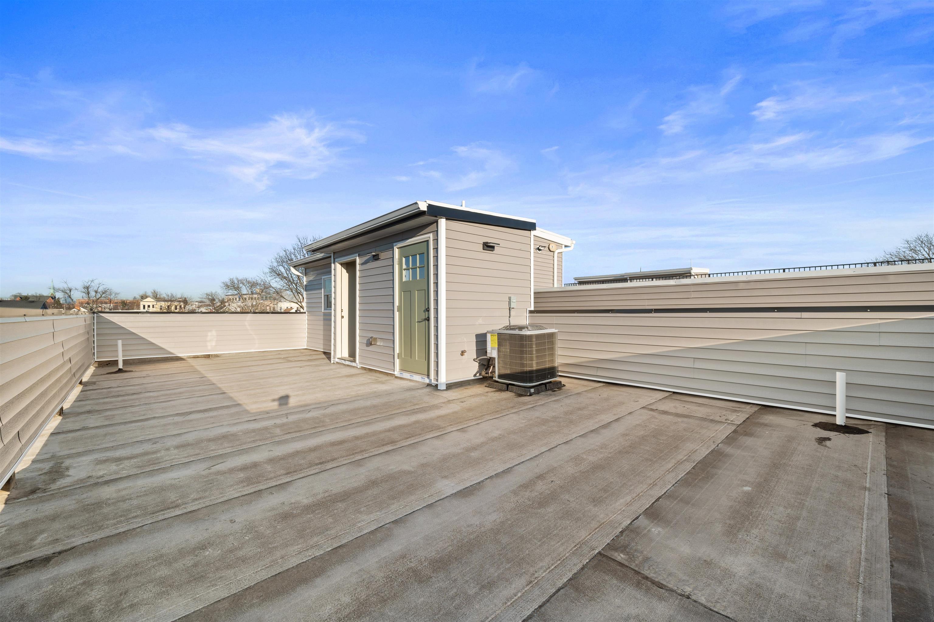 279 PEARSALL AVE
