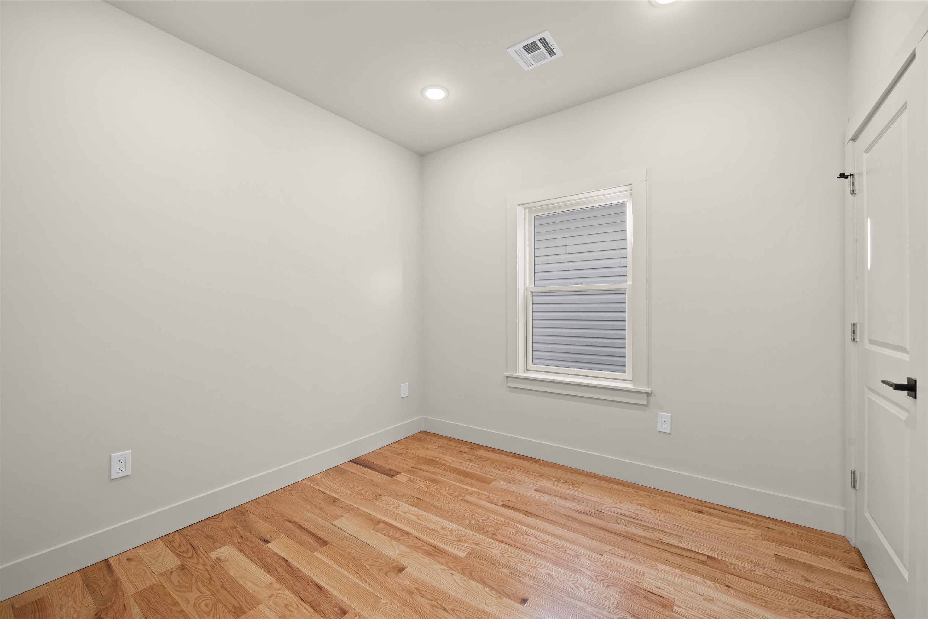 279 PEARSALL AVE