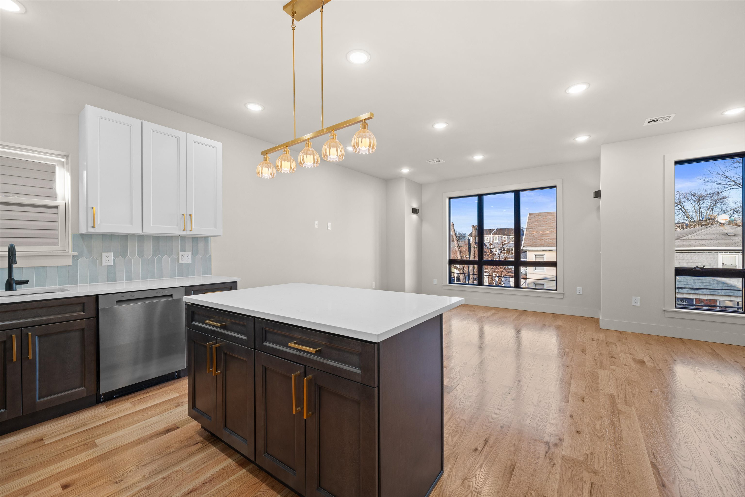 279 PEARSALL AVE