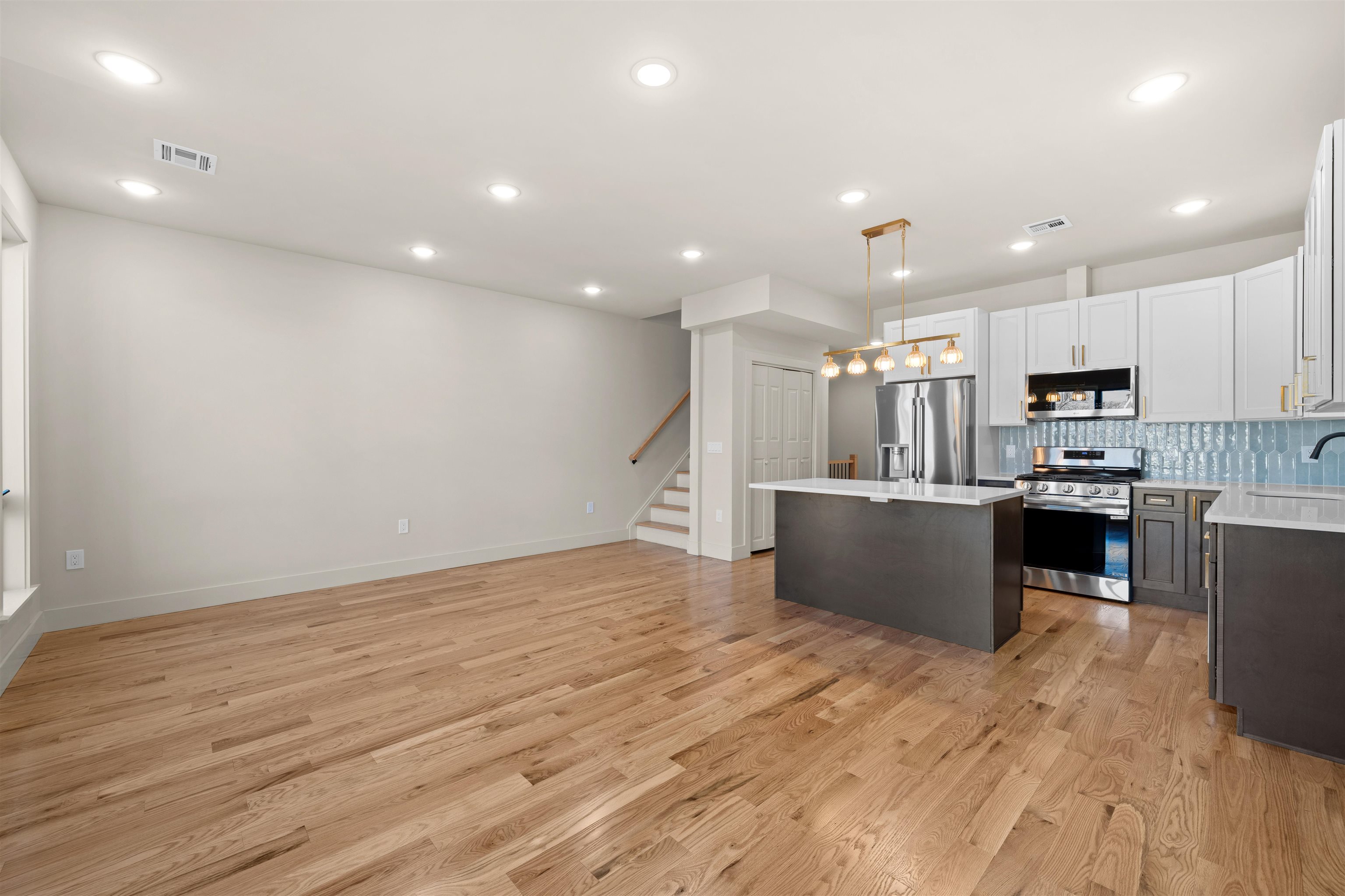 279 PEARSALL AVE