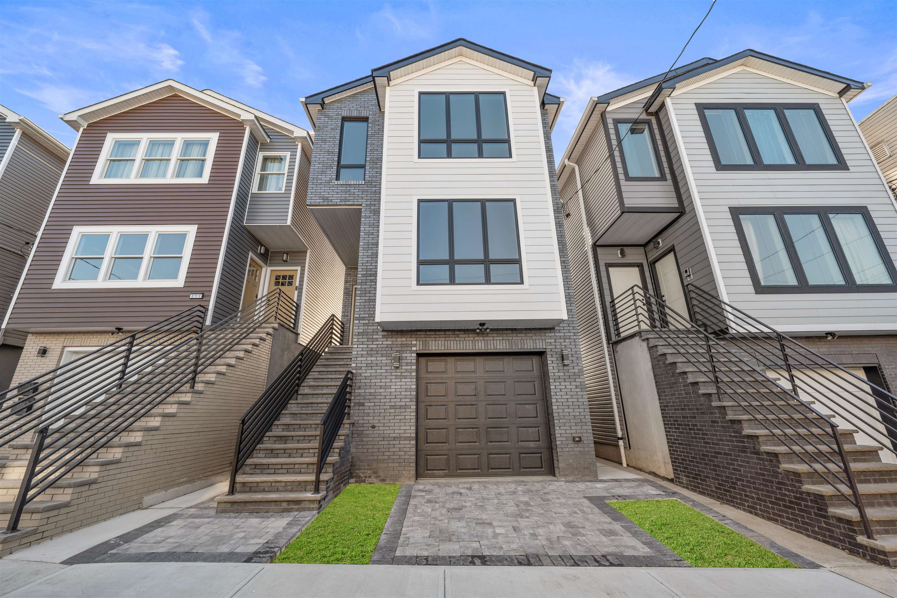 279 PEARSALL AVE