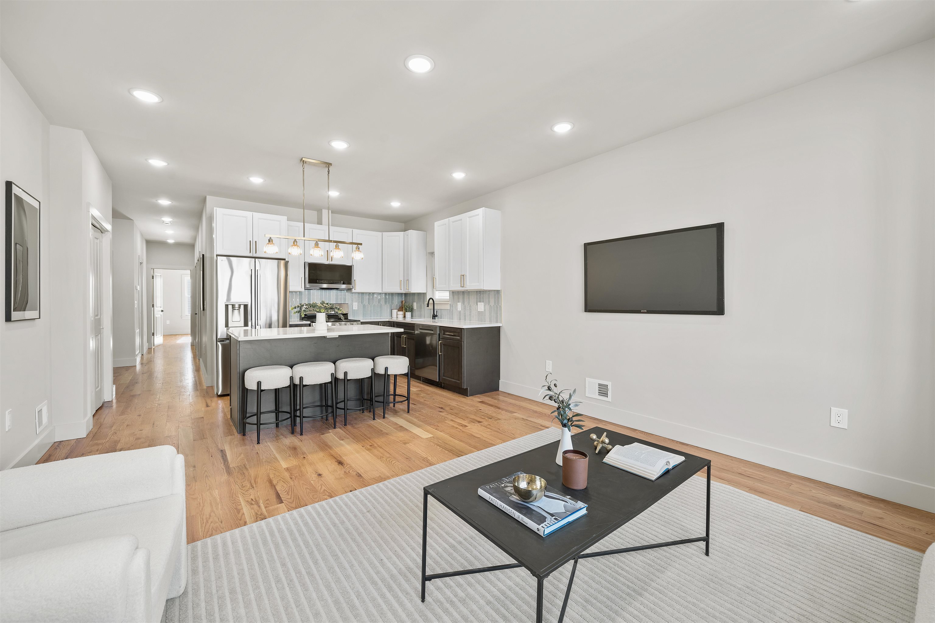 279 PEARSALL AVE
