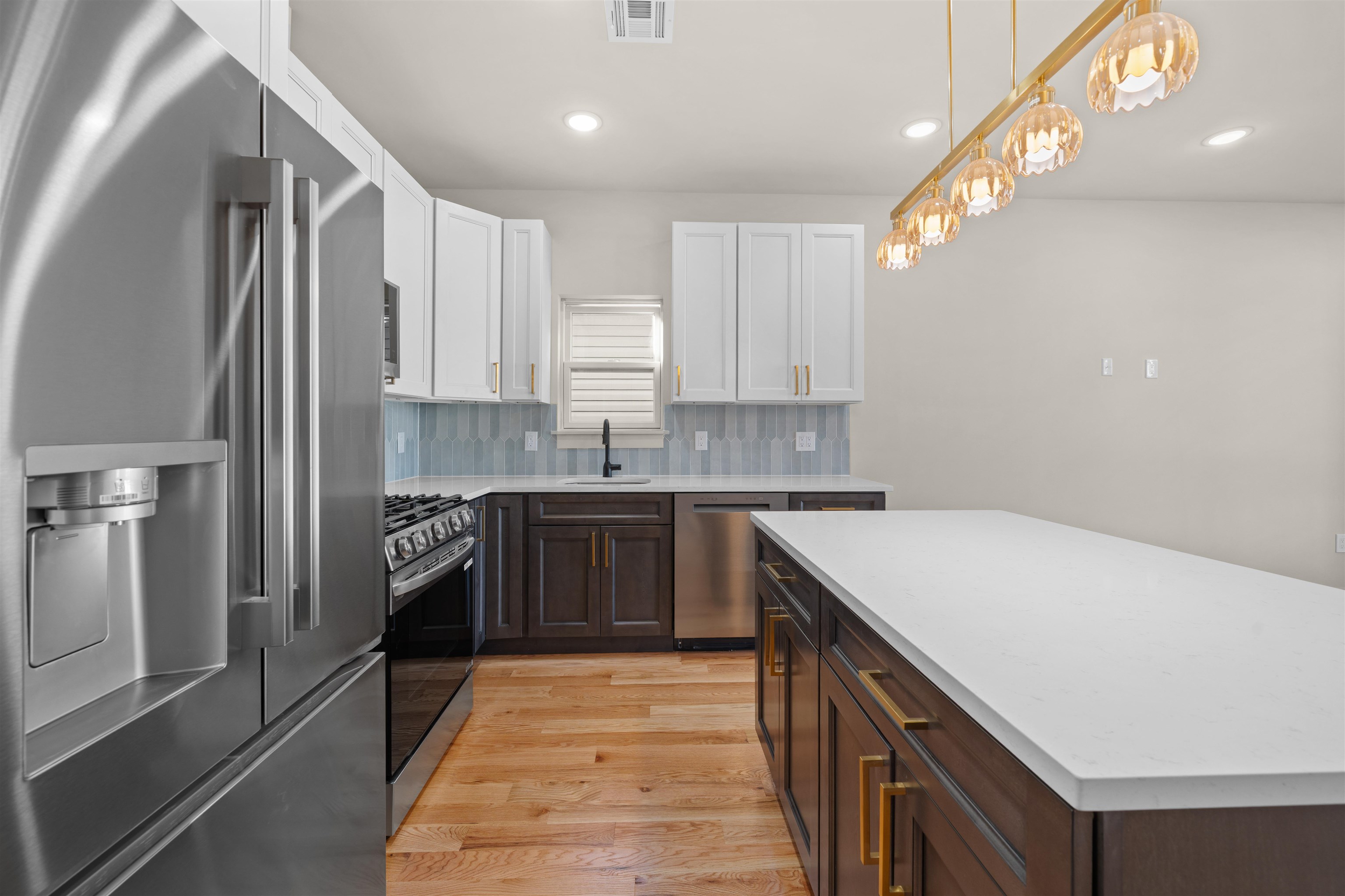 279 PEARSALL AVE
