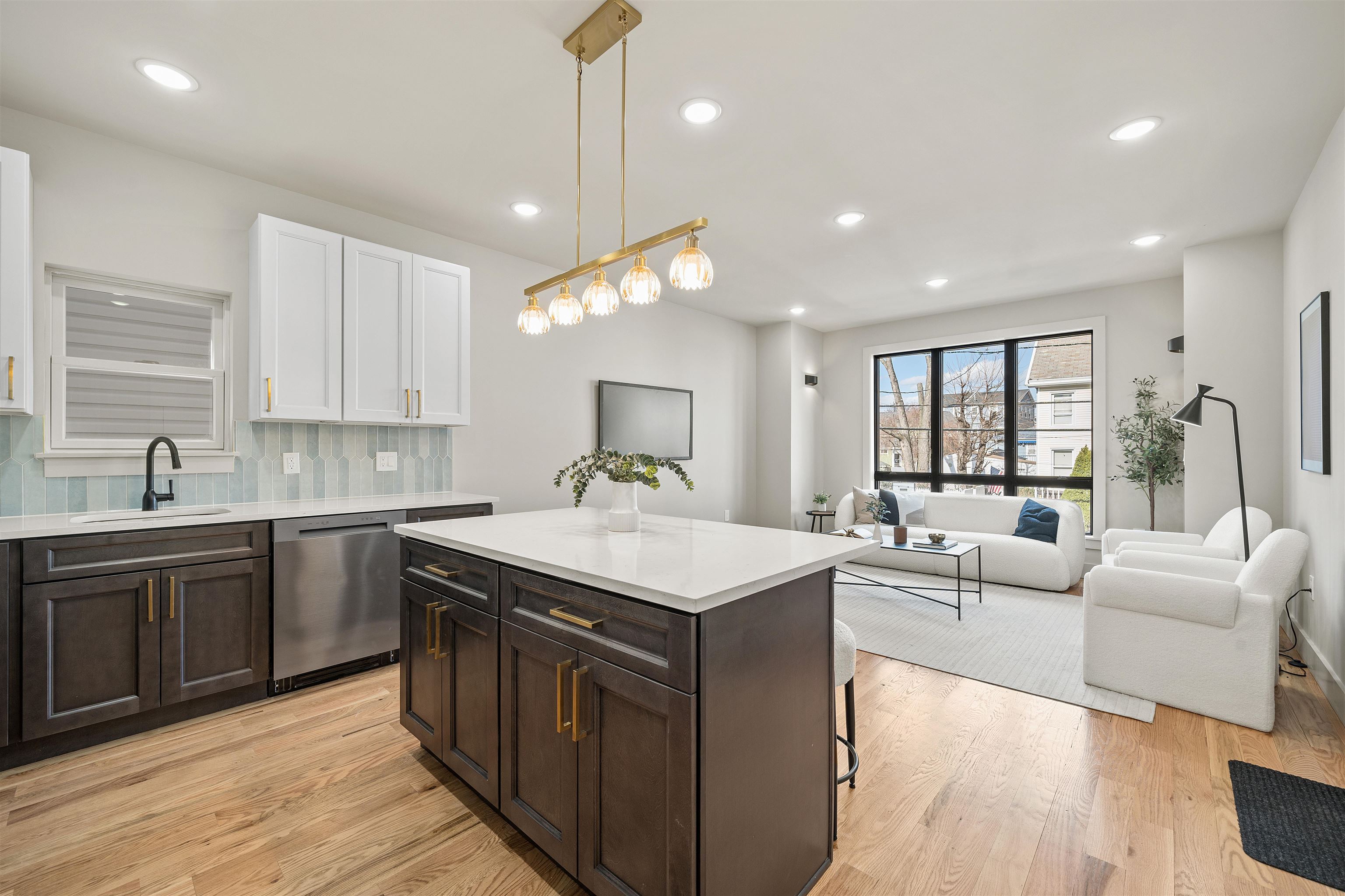 279 PEARSALL AVE