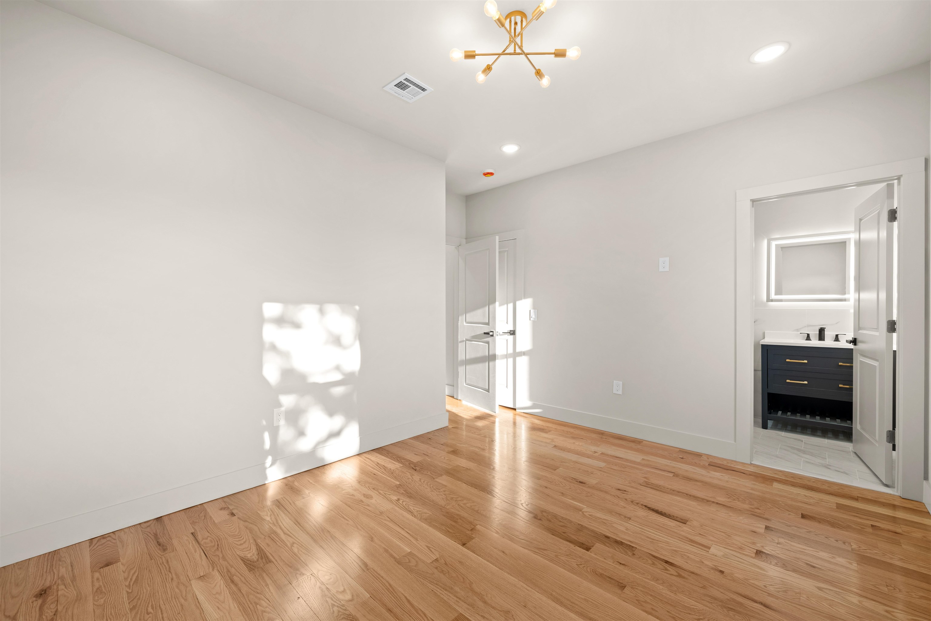 279 PEARSALL AVE