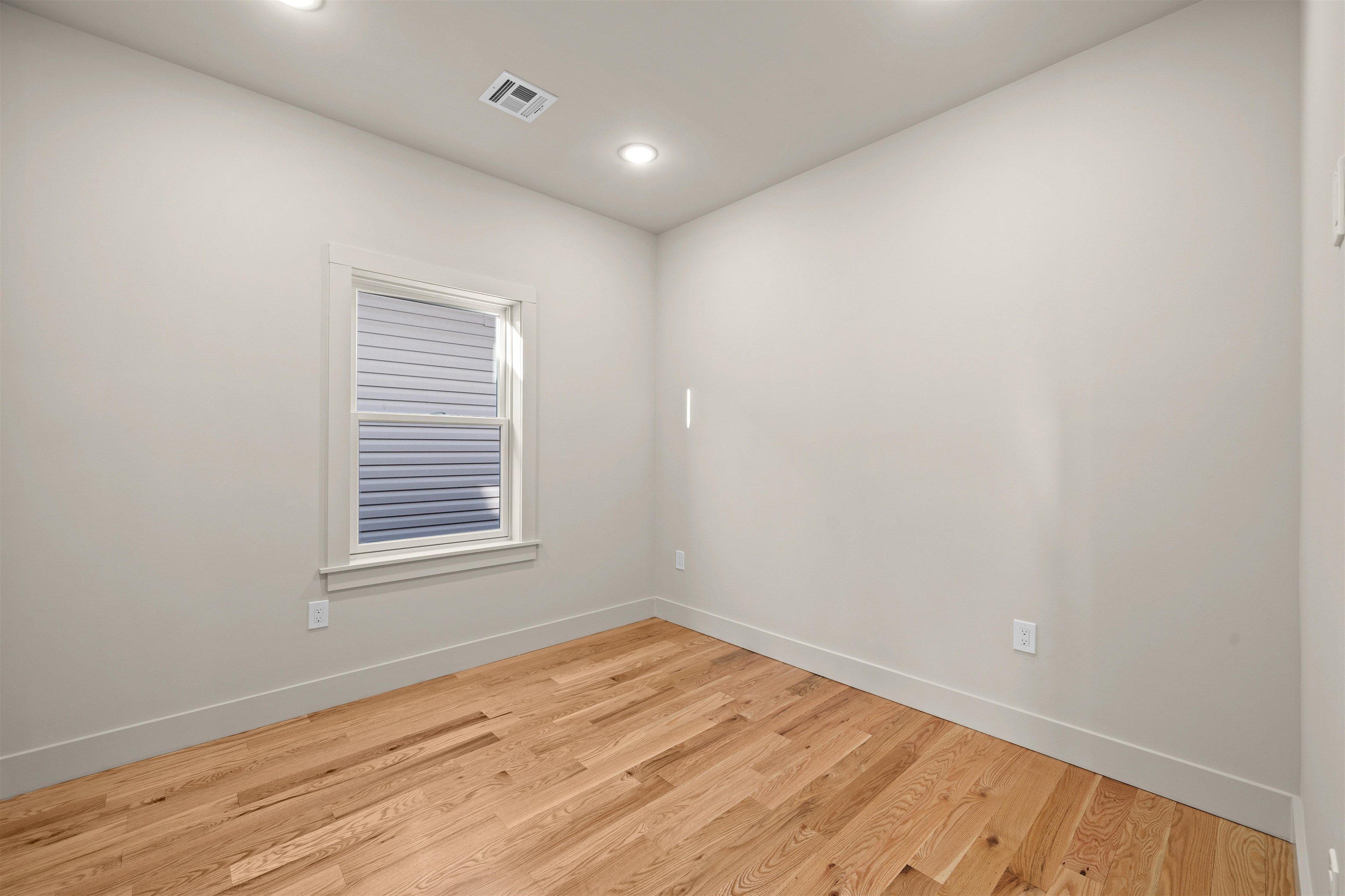 279 PEARSALL AVE