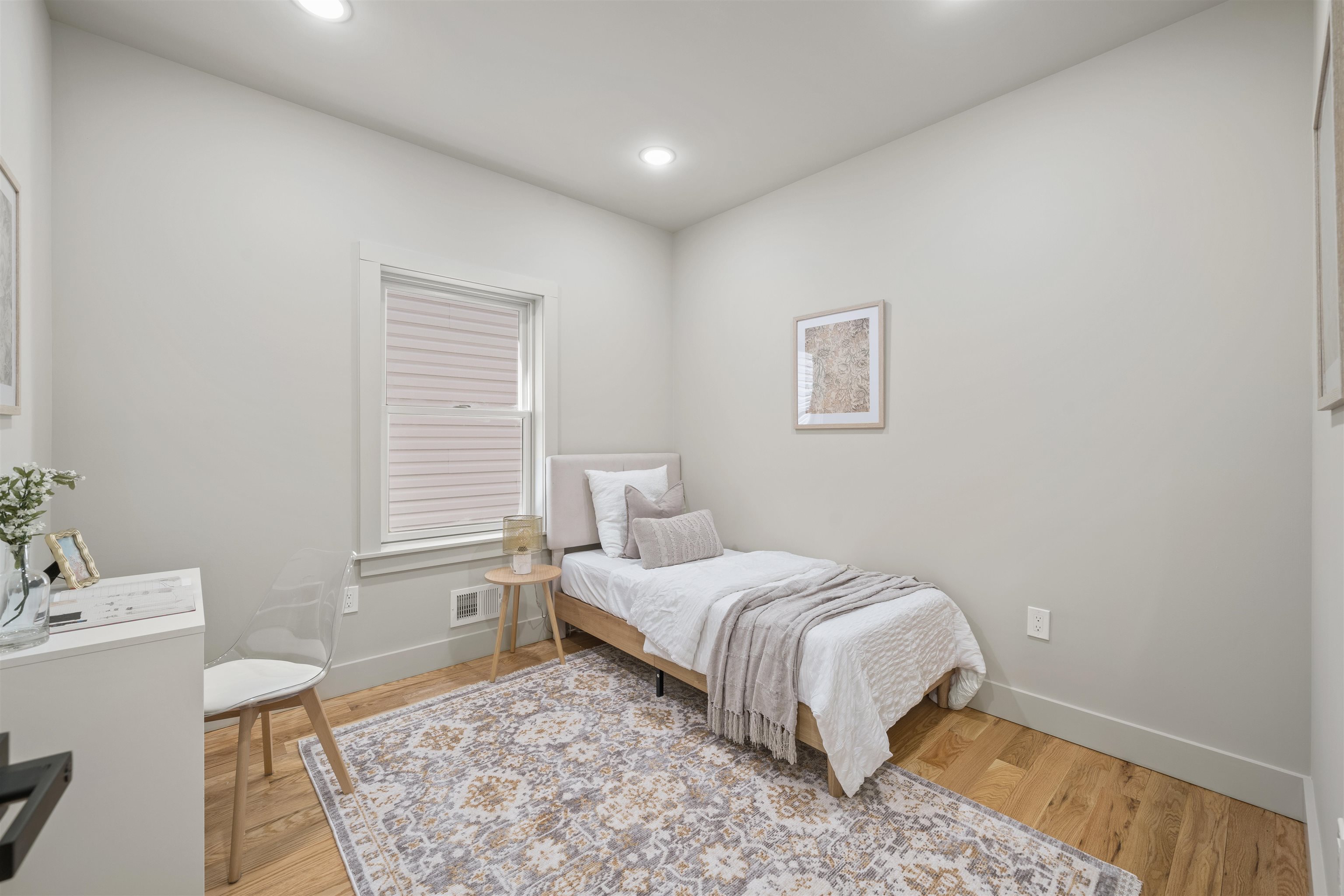 279 PEARSALL AVE Unit: 1