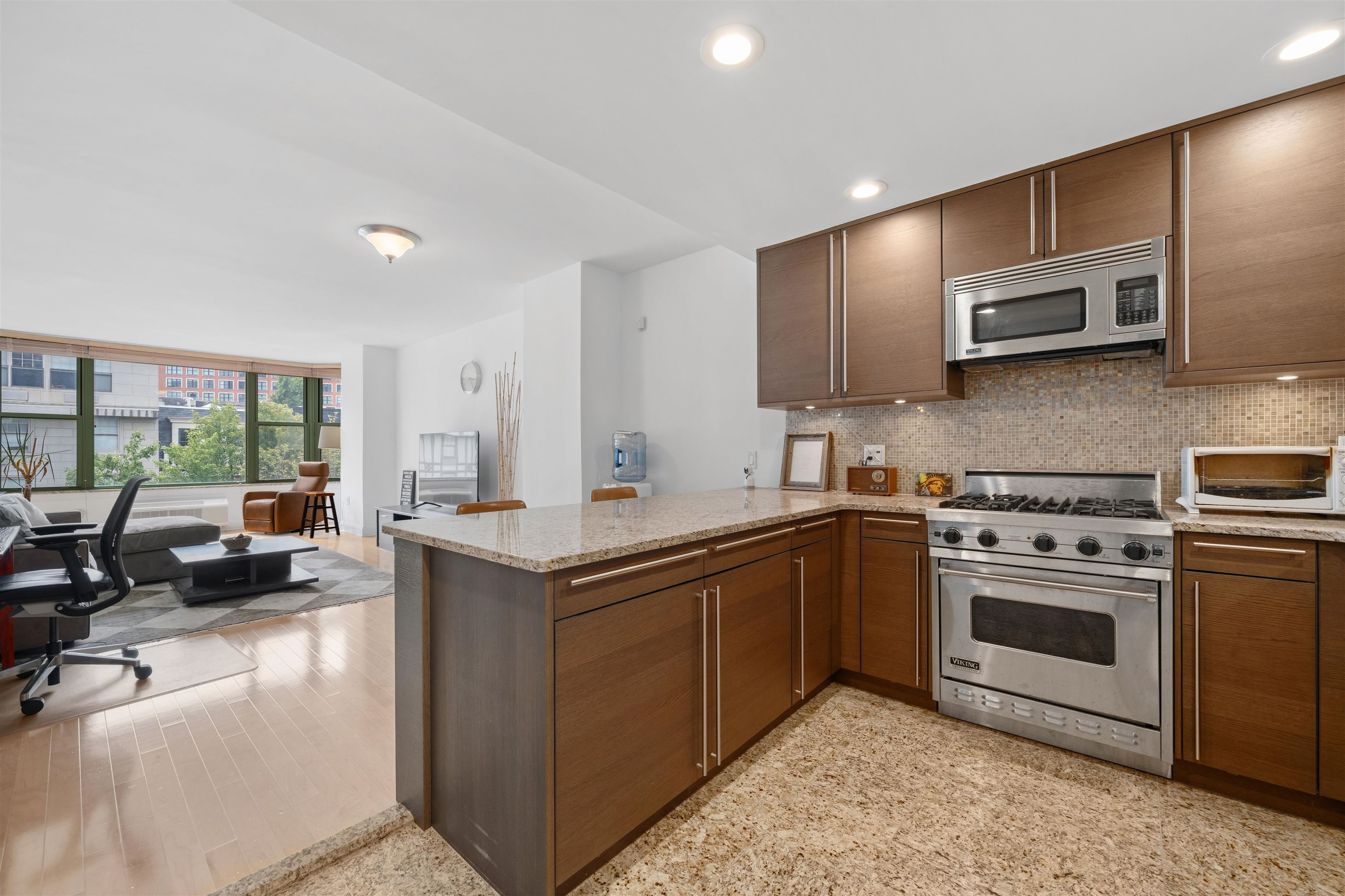 10 REGENT ST Unit: 408