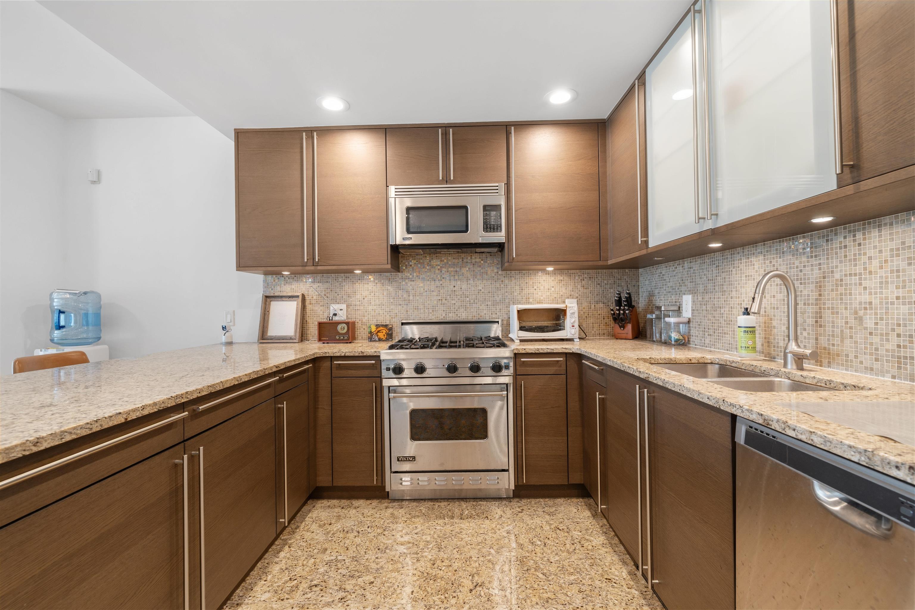 10 REGENT ST Unit: 408