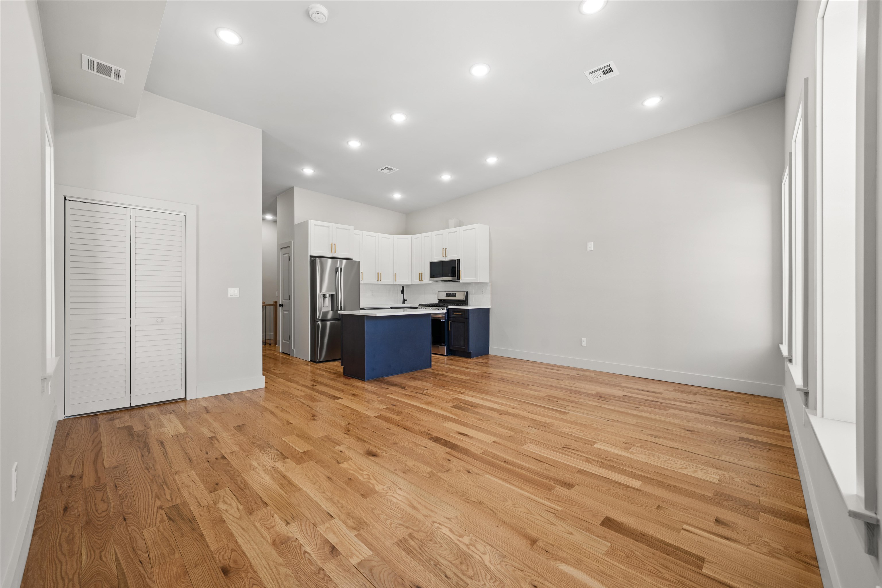150 WEST SIDE AVE Unit: 2