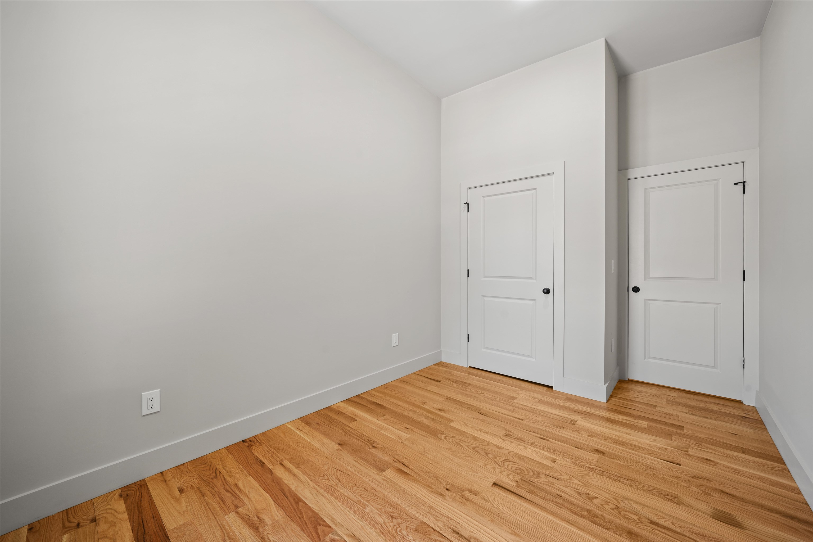 150 WEST SIDE AVE Unit: 2
