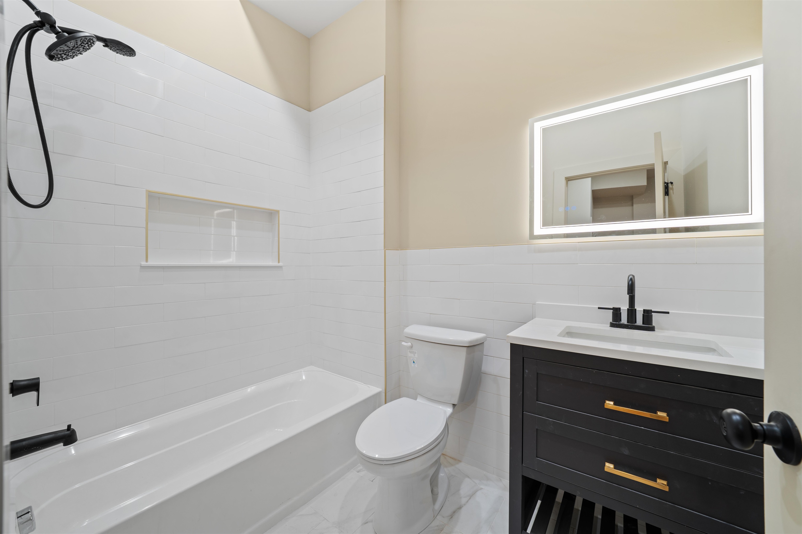 150 WEST SIDE AVE Unit: 2