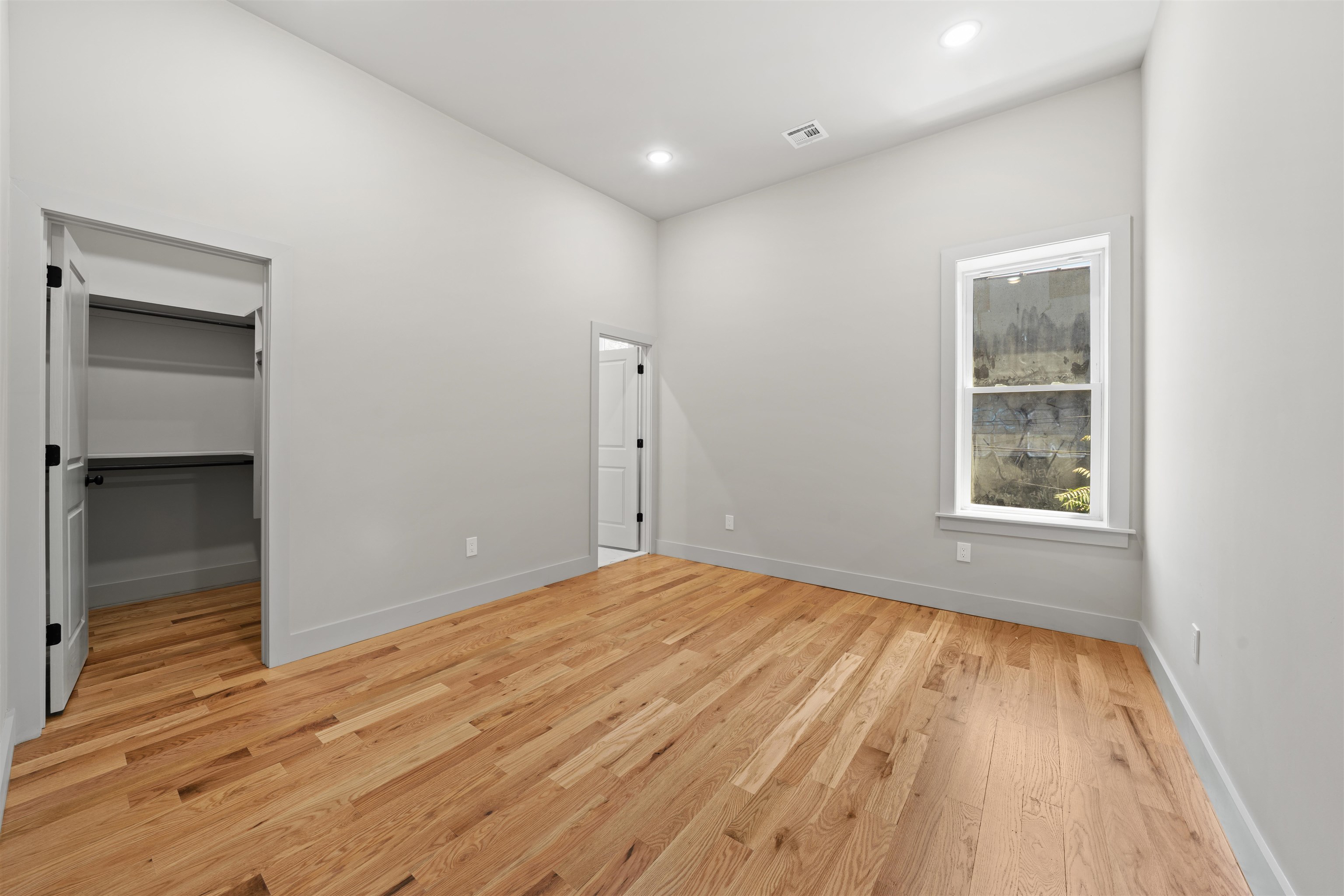 150 WEST SIDE AVE Unit: 2
