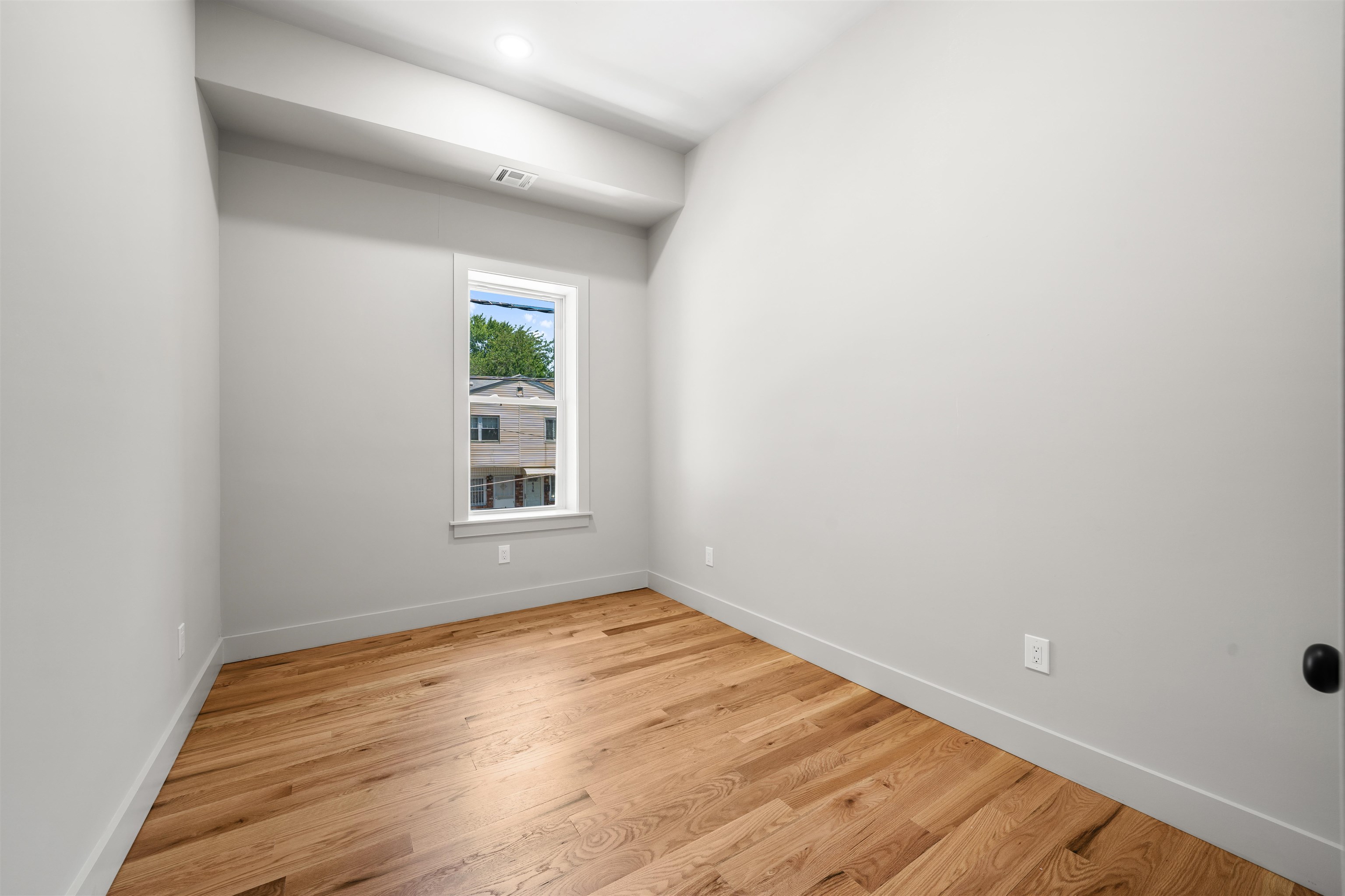 150 WEST SIDE AVE Unit: 2