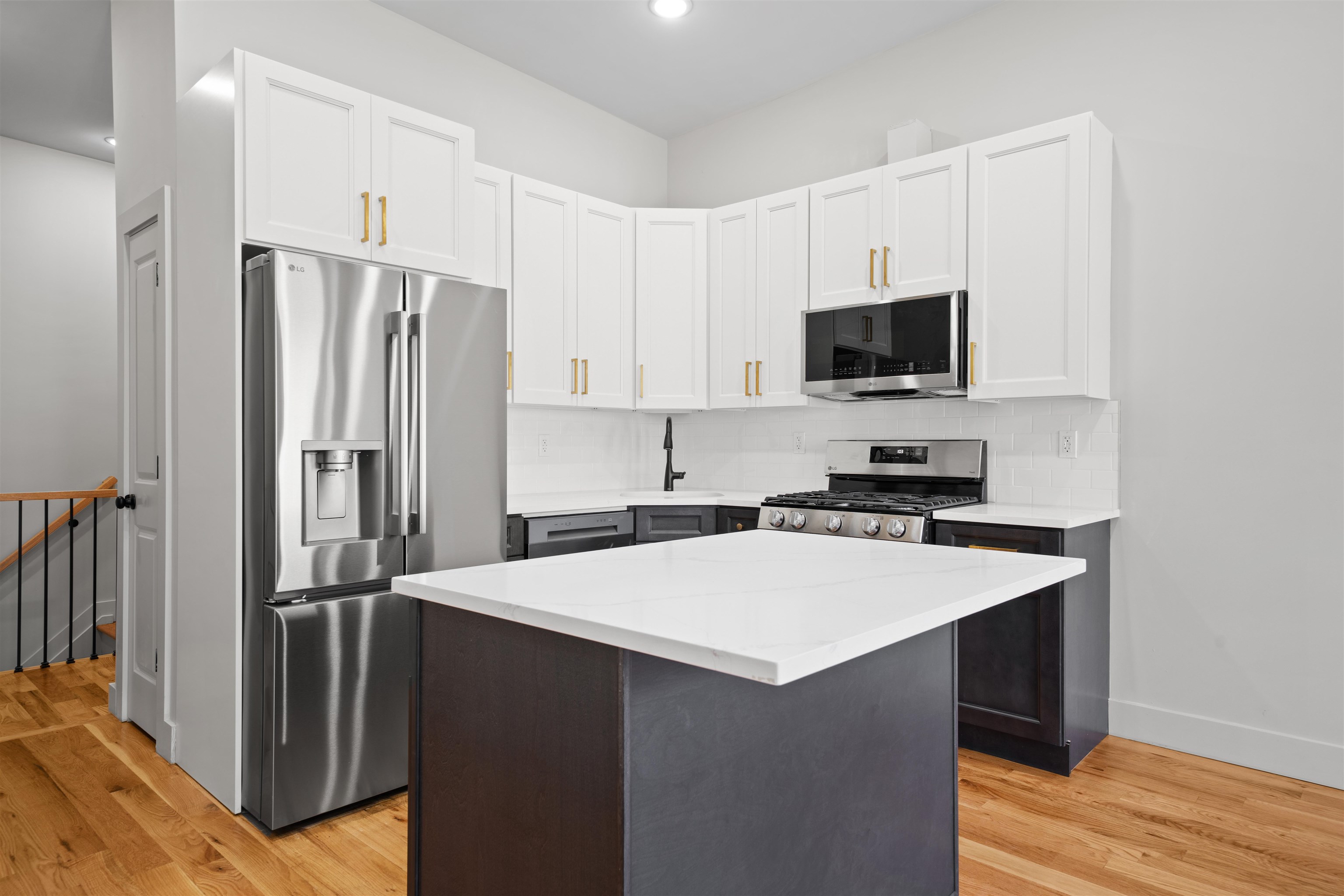 150 WEST SIDE AVE Unit: 2