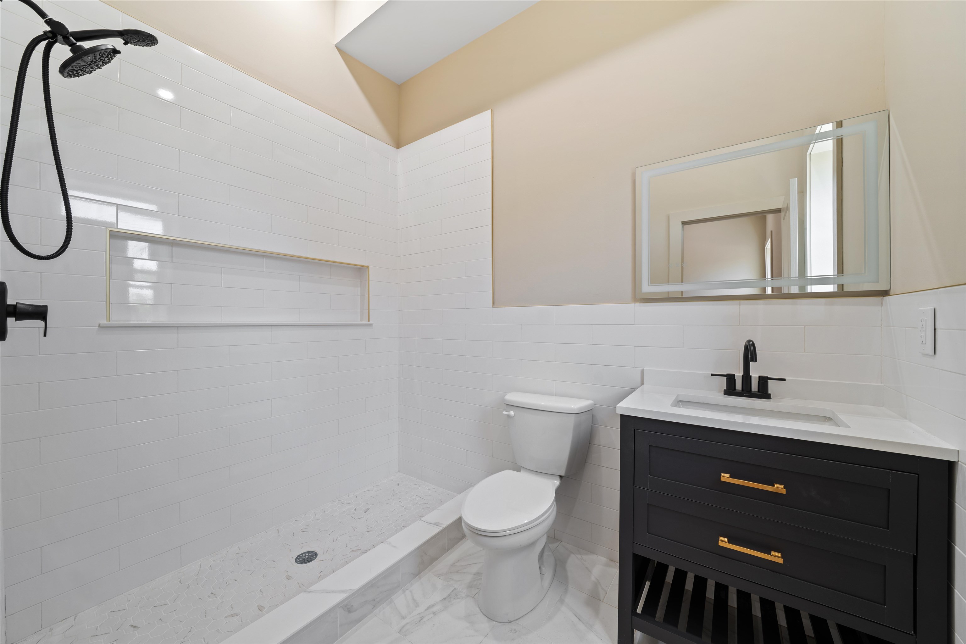 150 WEST SIDE AVE Unit: 2