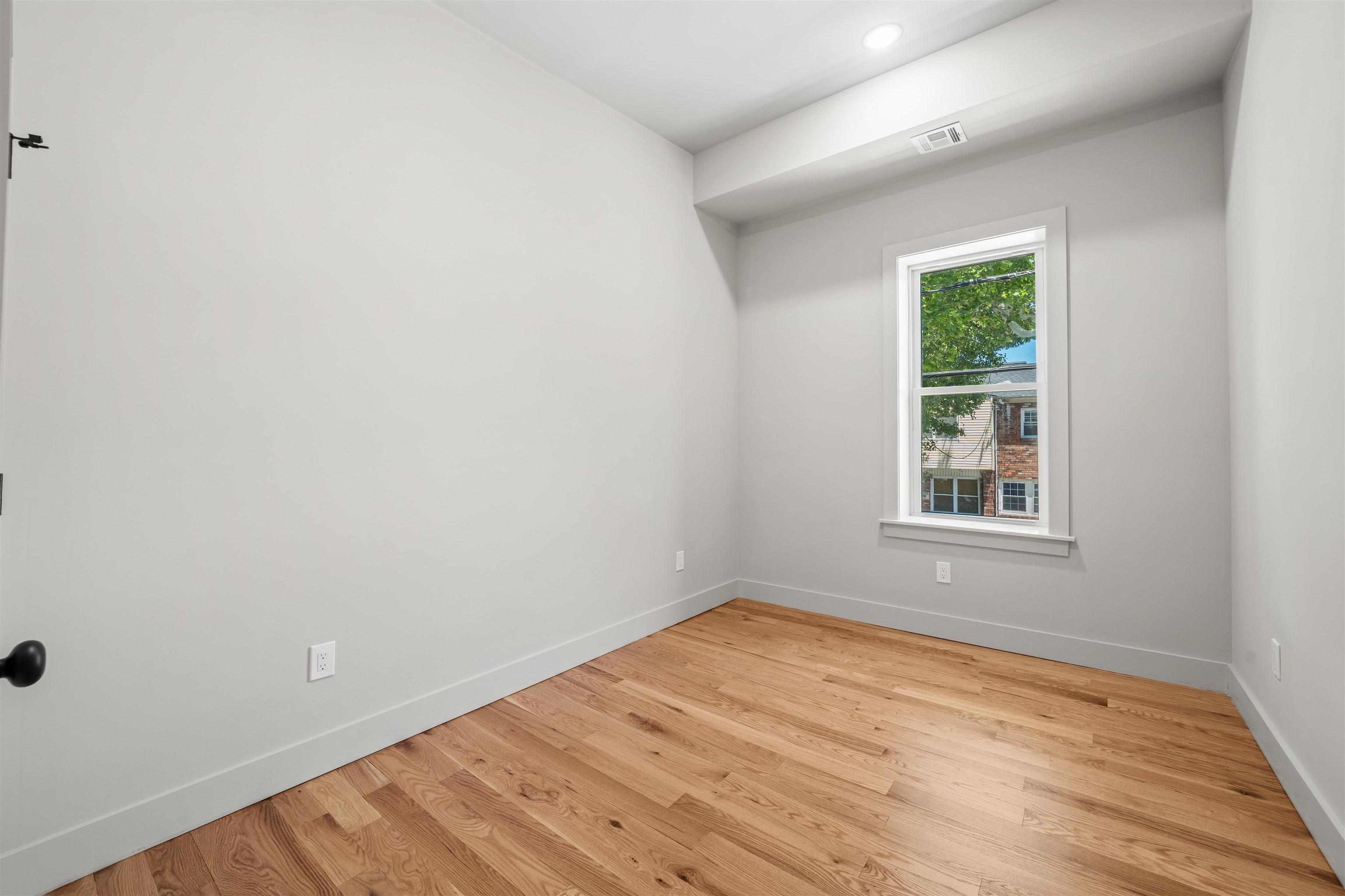 150 WEST SIDE AVE Unit: 2
