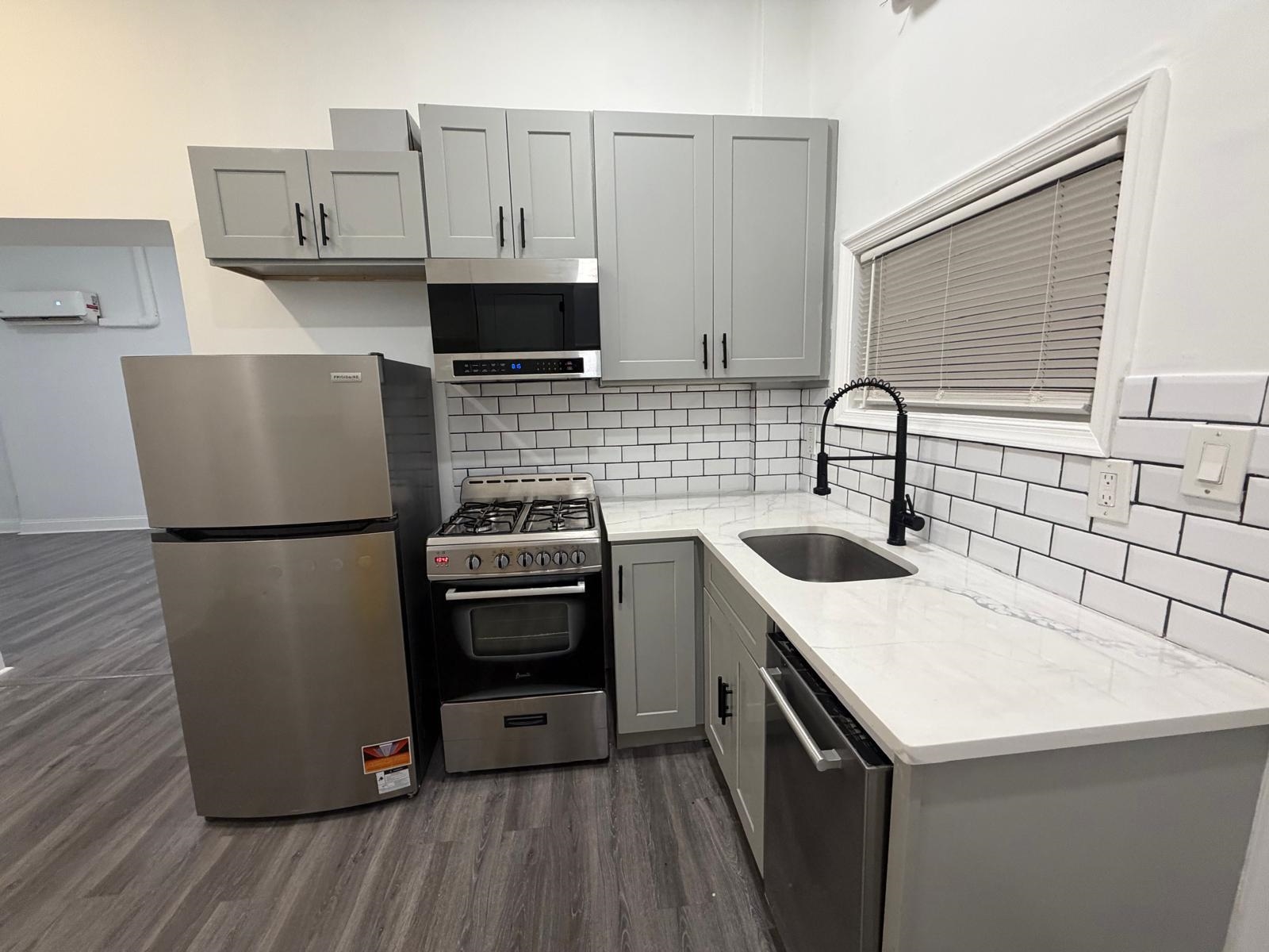 406 COMMUNIPAW AVE Unit: 4
