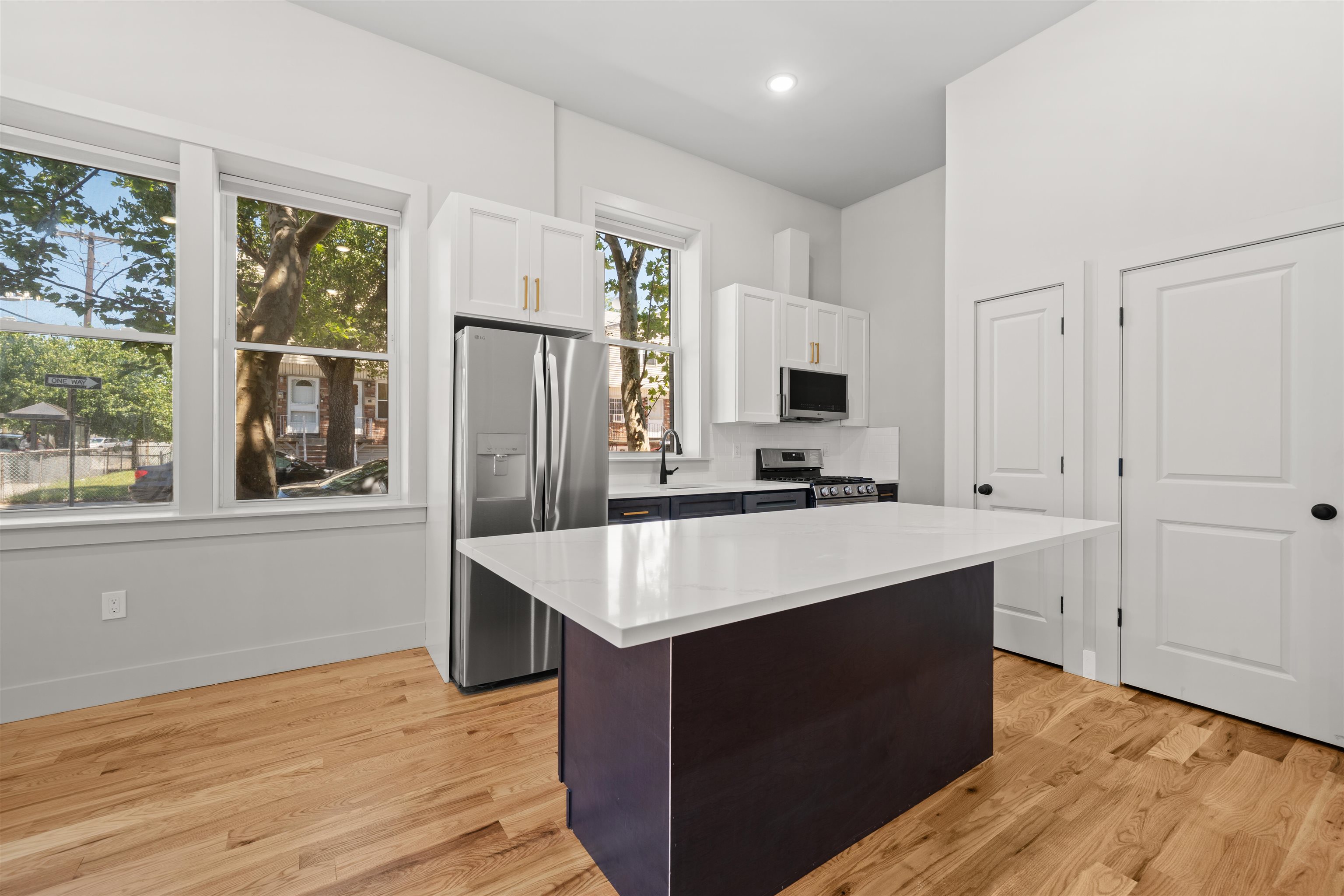 150 WEST SIDE AVE Unit: 1