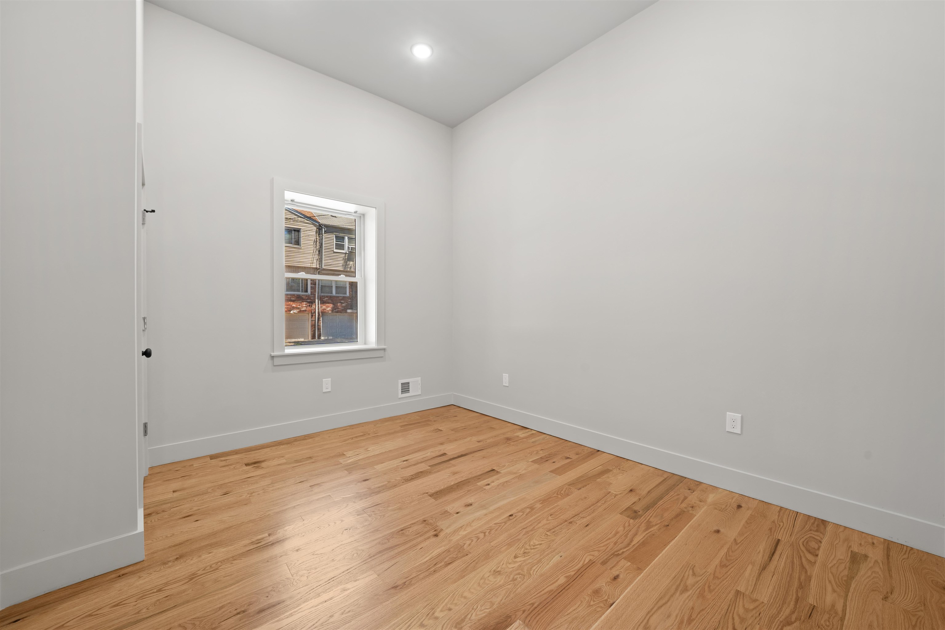 150 WEST SIDE AVE Unit: 1
