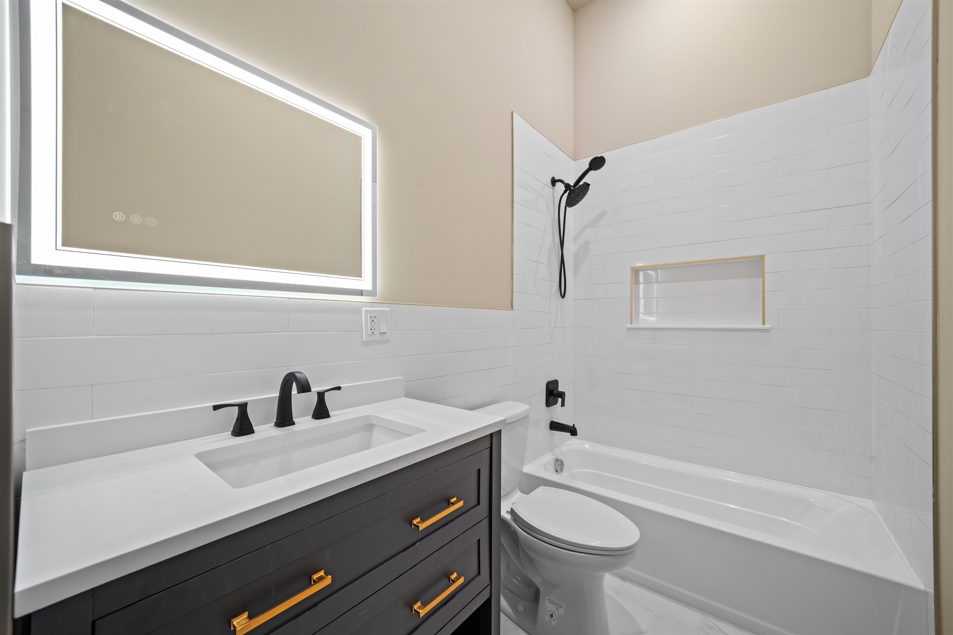 150 WEST SIDE AVE Unit: 1