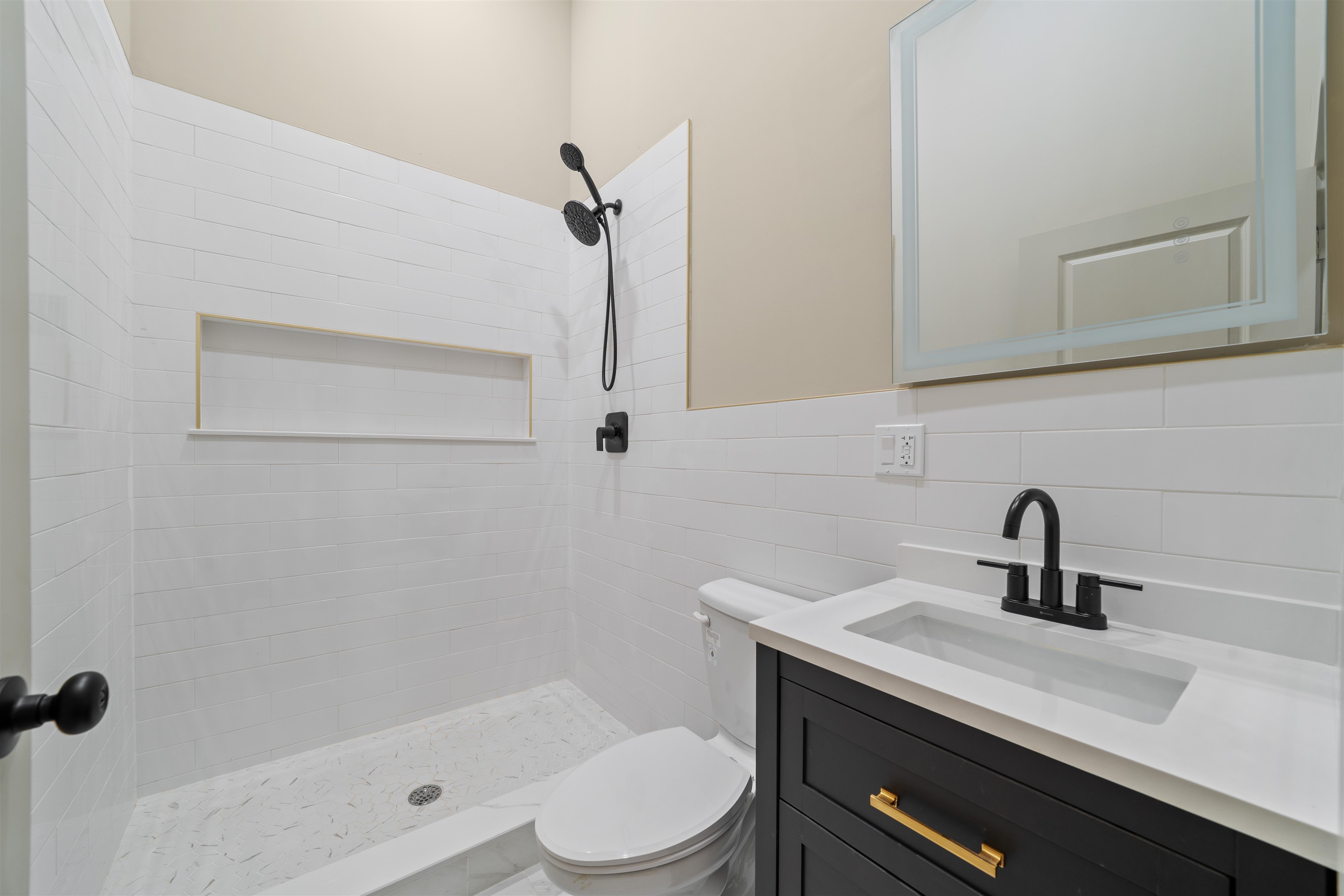 150 WEST SIDE AVE Unit: 1