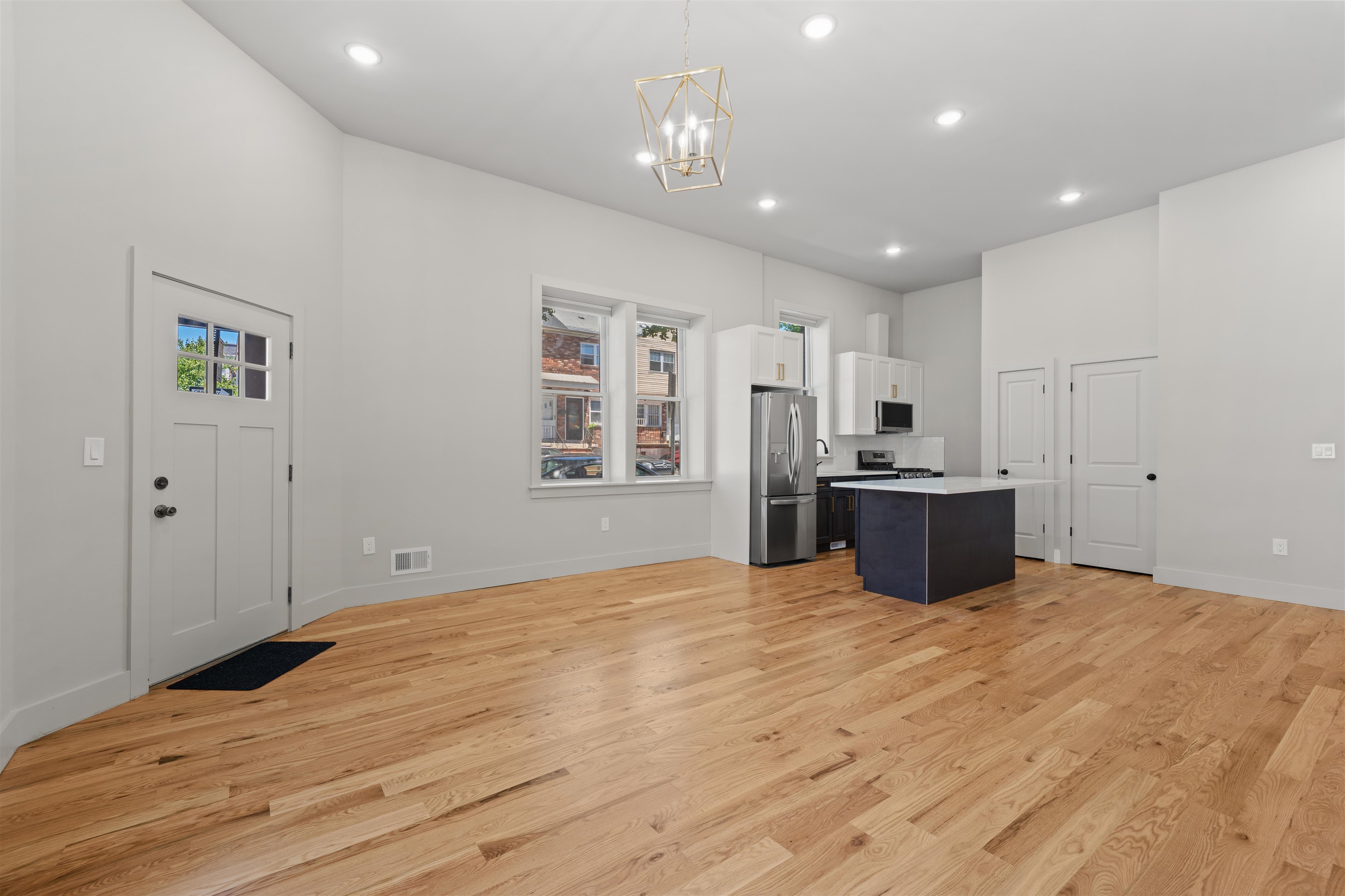150 WEST SIDE AVE Unit: 1