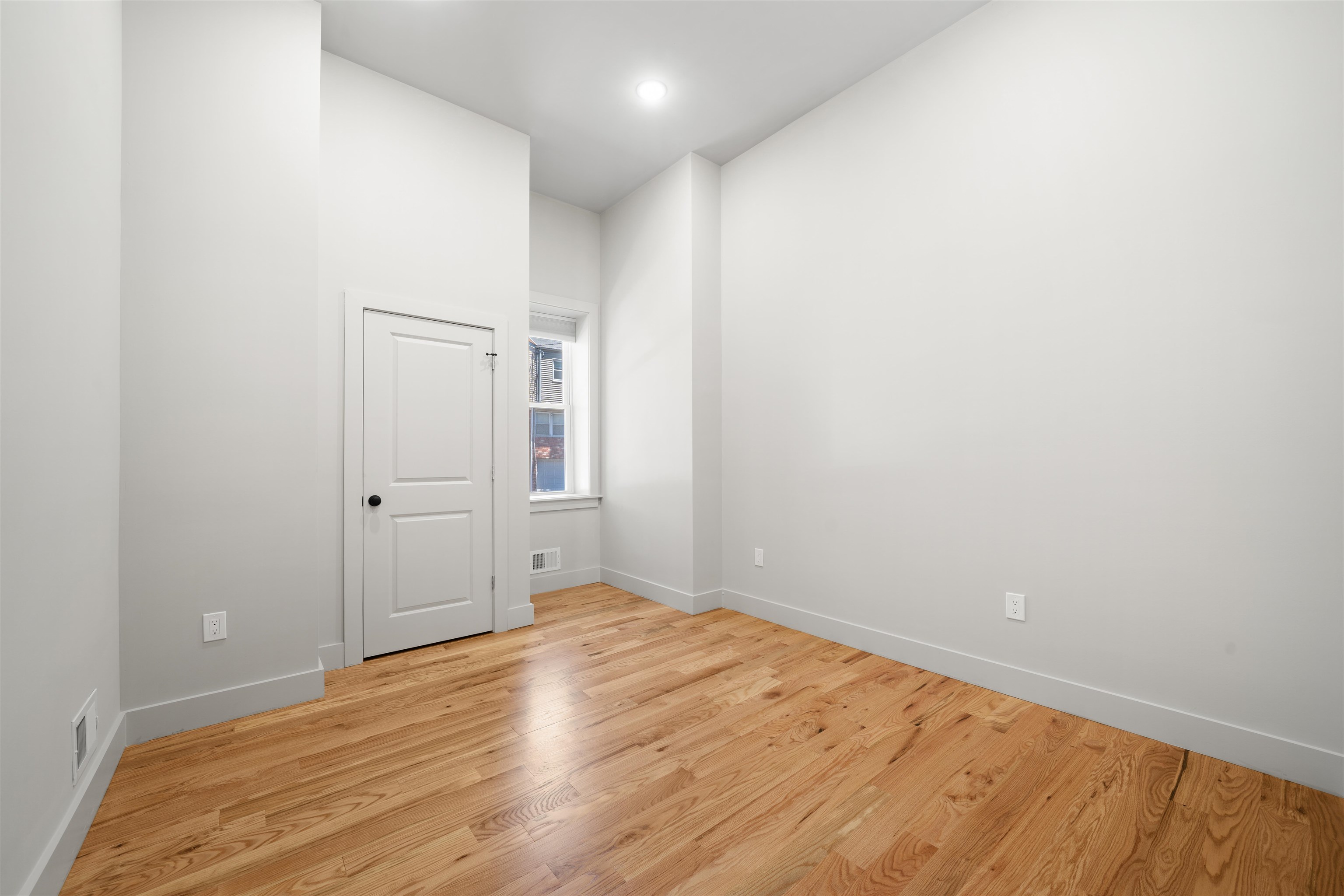150 WEST SIDE AVE Unit: 1