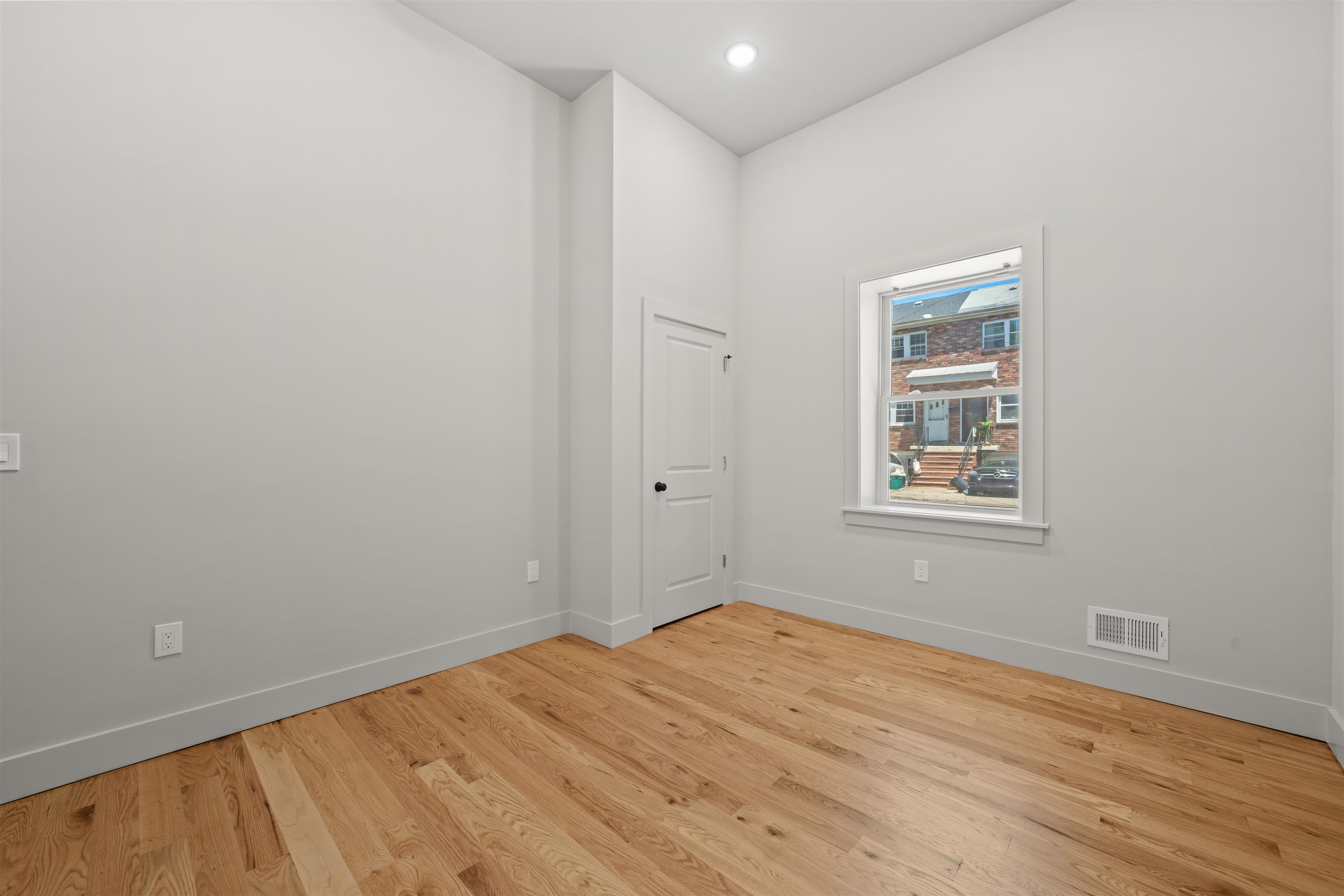150 WEST SIDE AVE Unit: 1