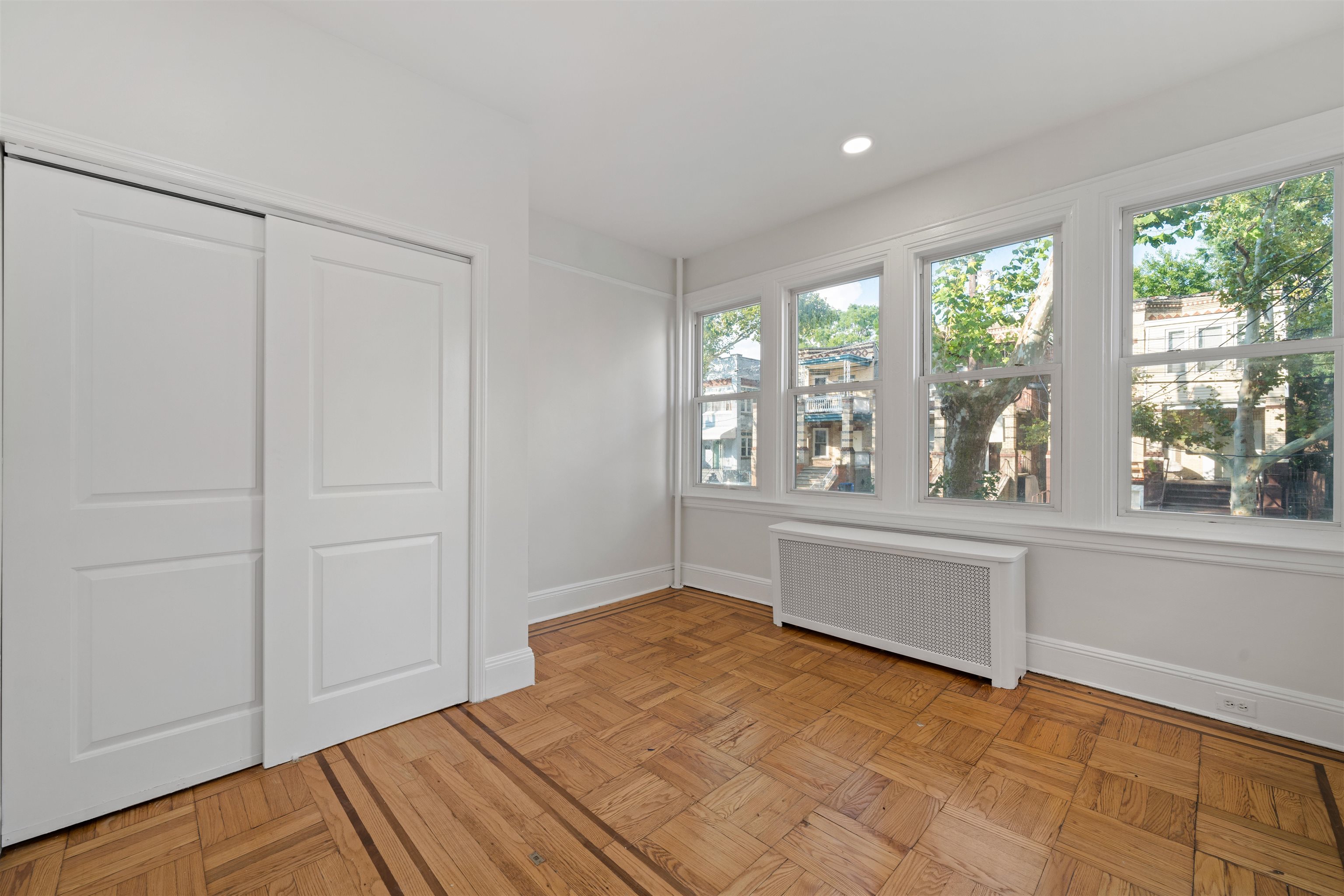 255 DWIGHT AVE Unit: 1