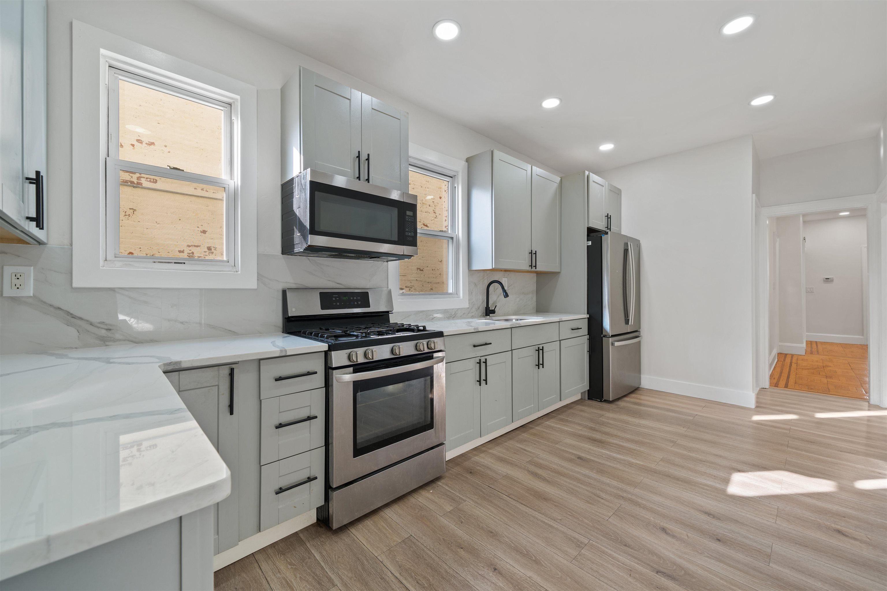 255 DWIGHT AVE Unit: 1