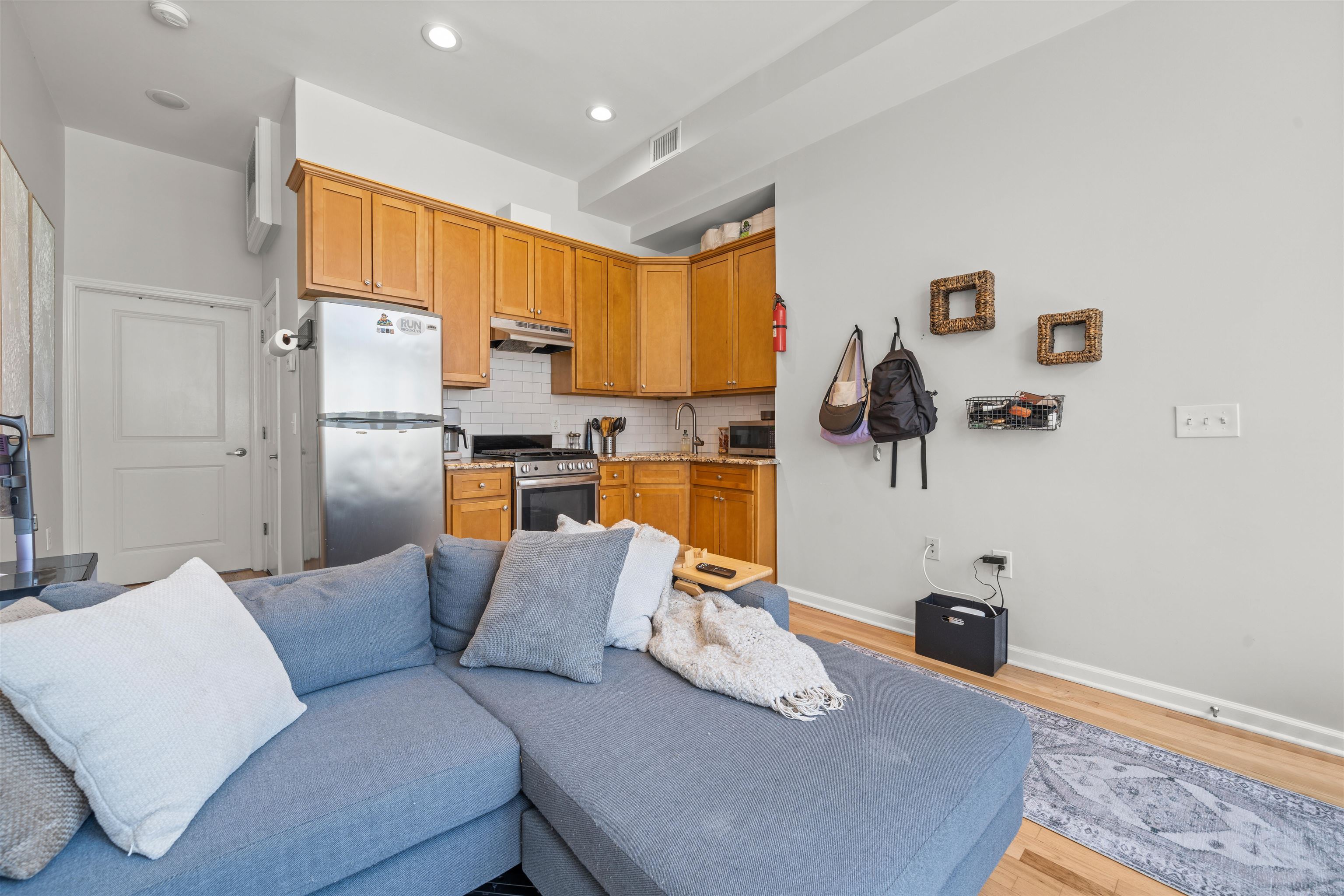 118 COLES ST Unit: 1L