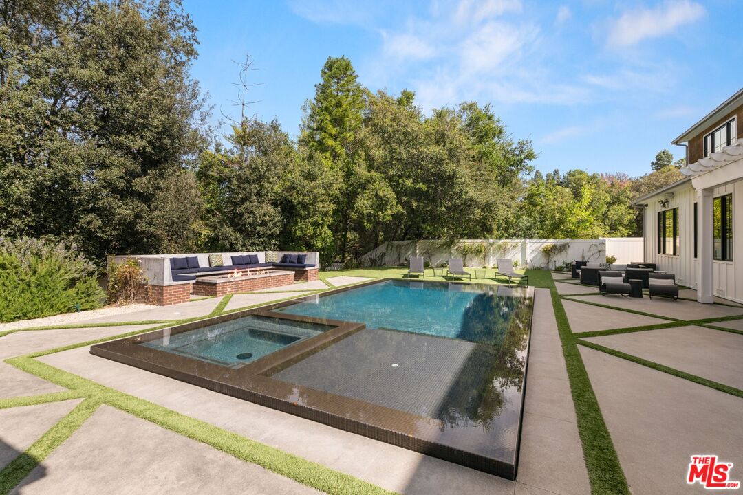 16101 Royal Mount Dr