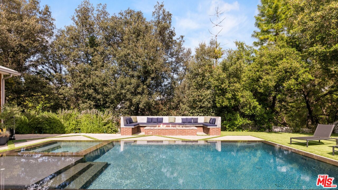 16101 Royal Mount Dr