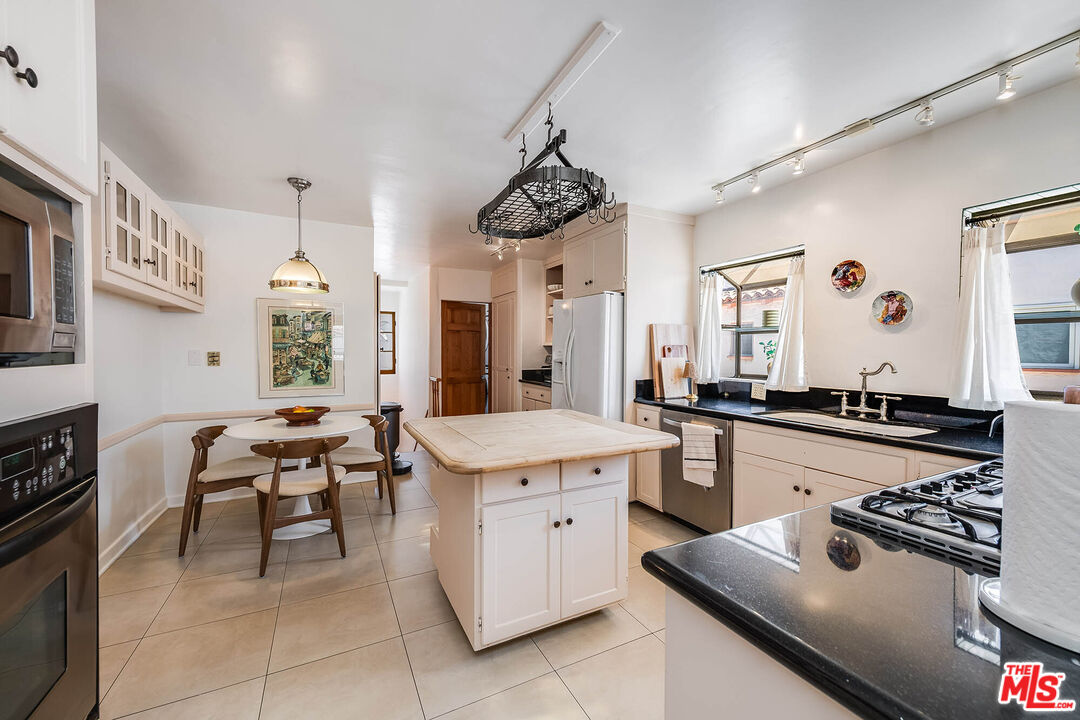 8447 W 4th St