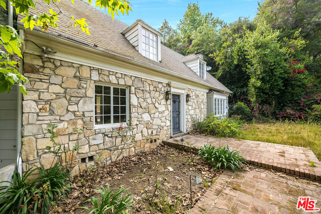 1495 Stone Canyon Rd