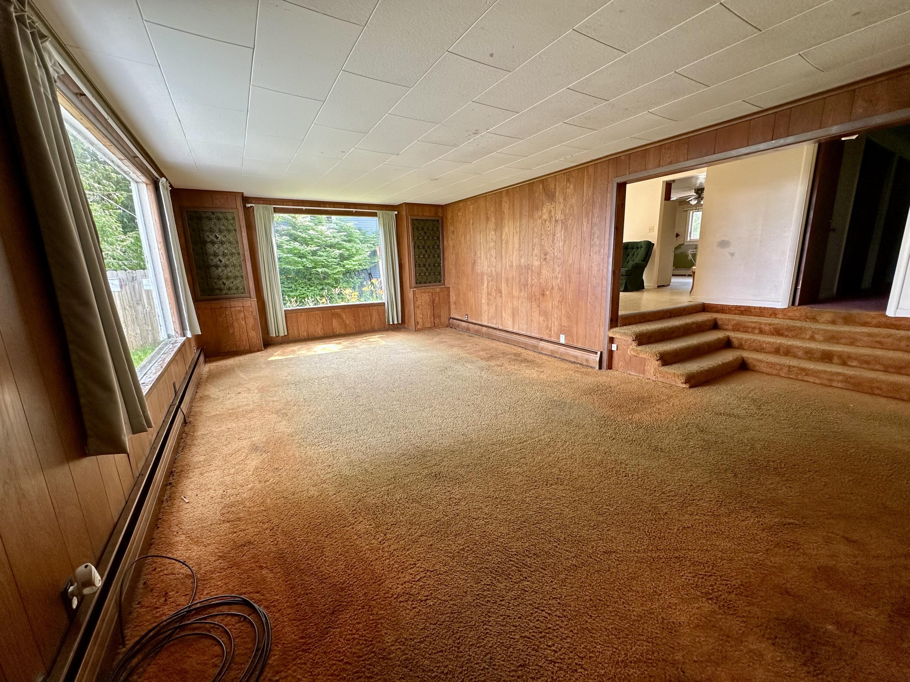 914 Lakeside Drive
