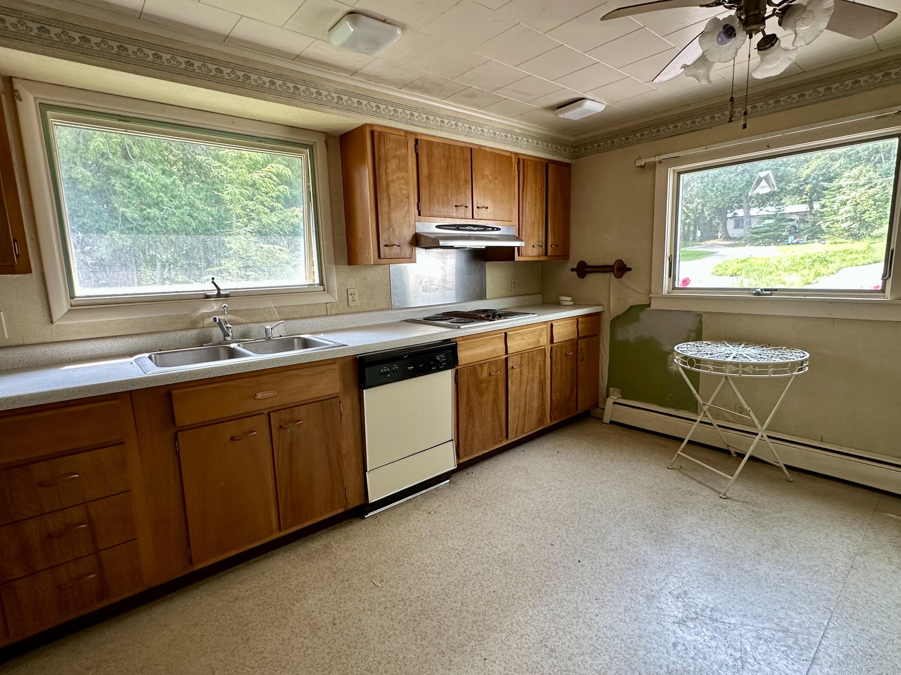 914 Lakeside Drive