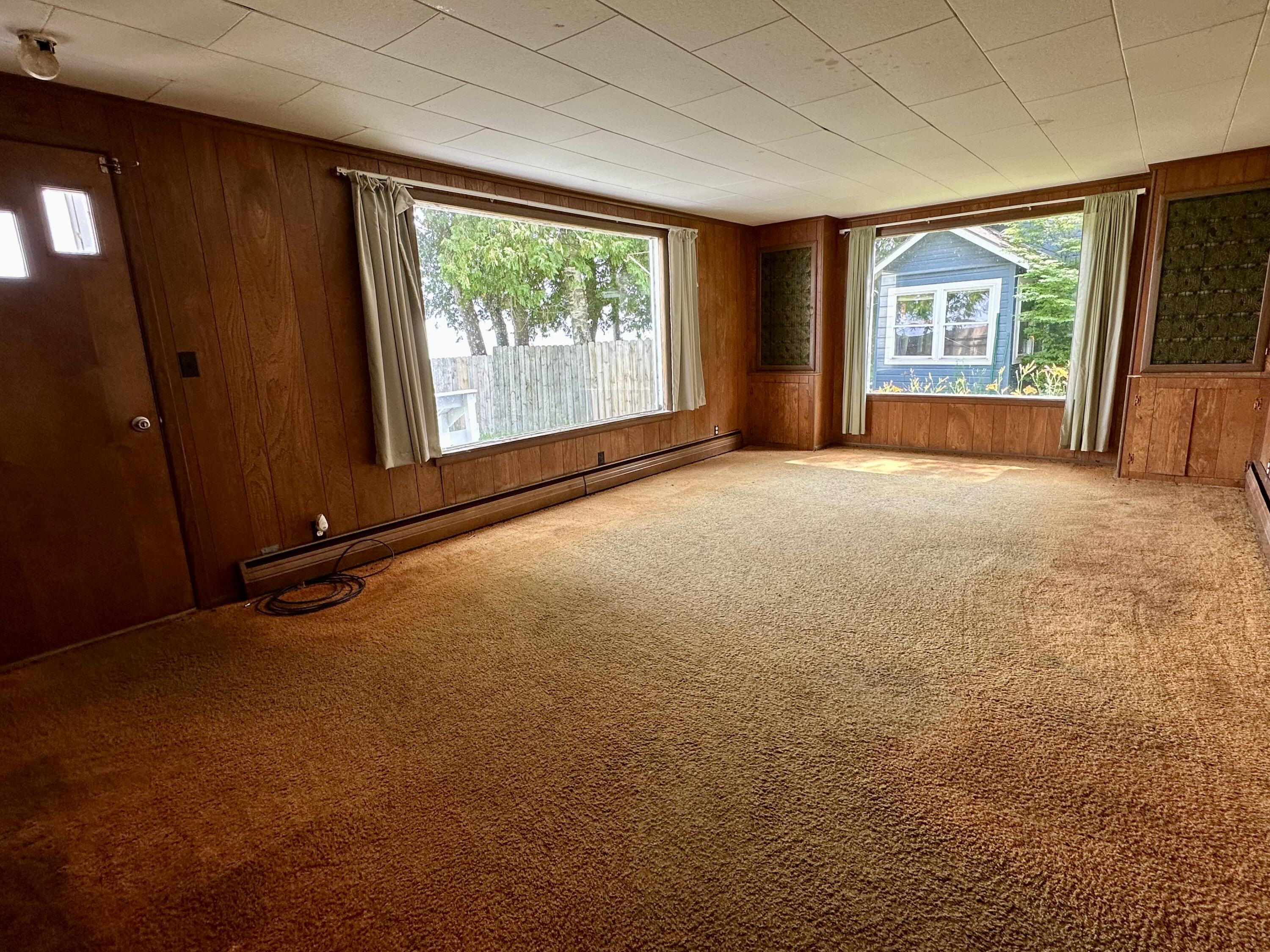 914 Lakeside Drive