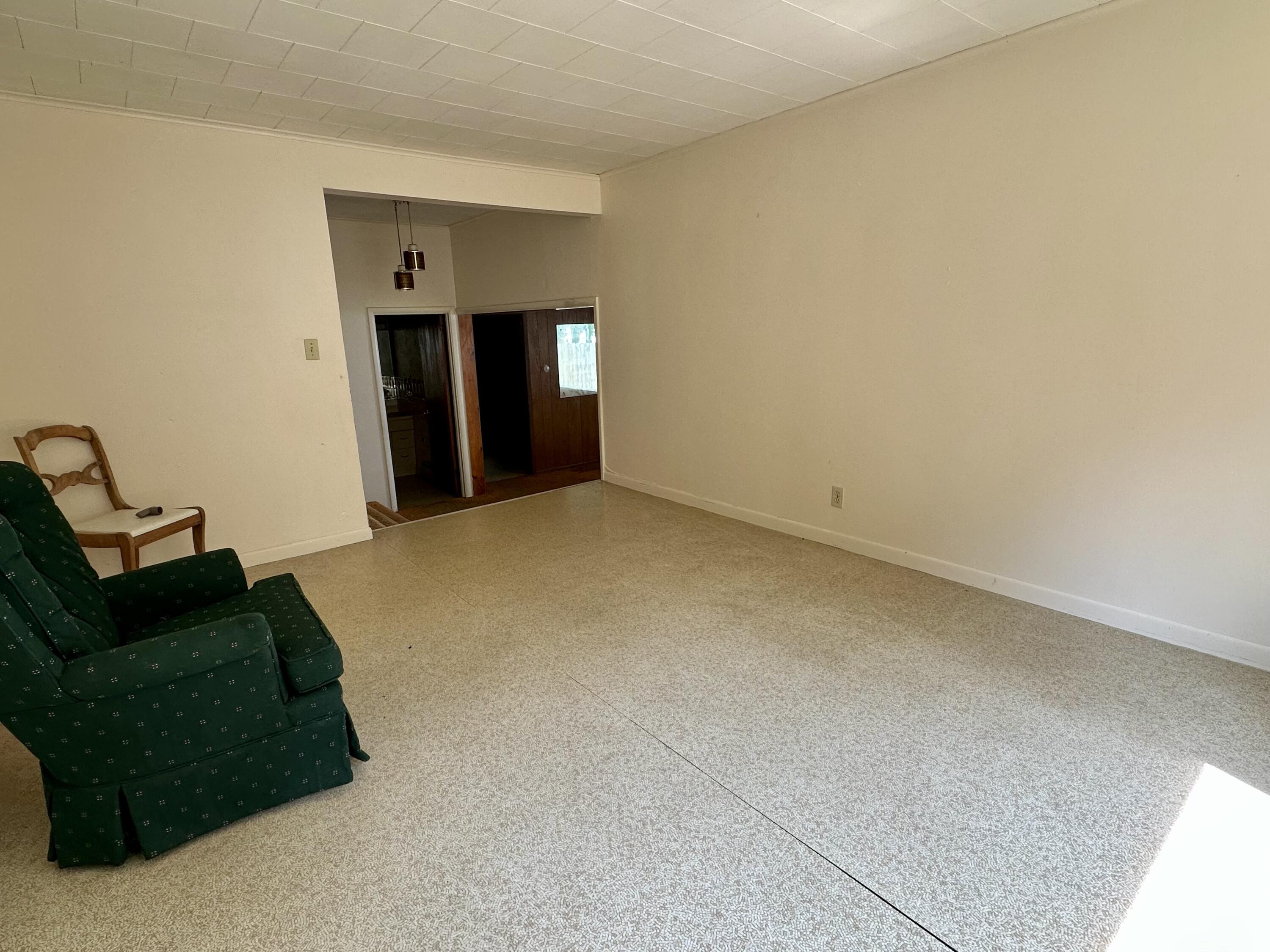 914 Lakeside Drive