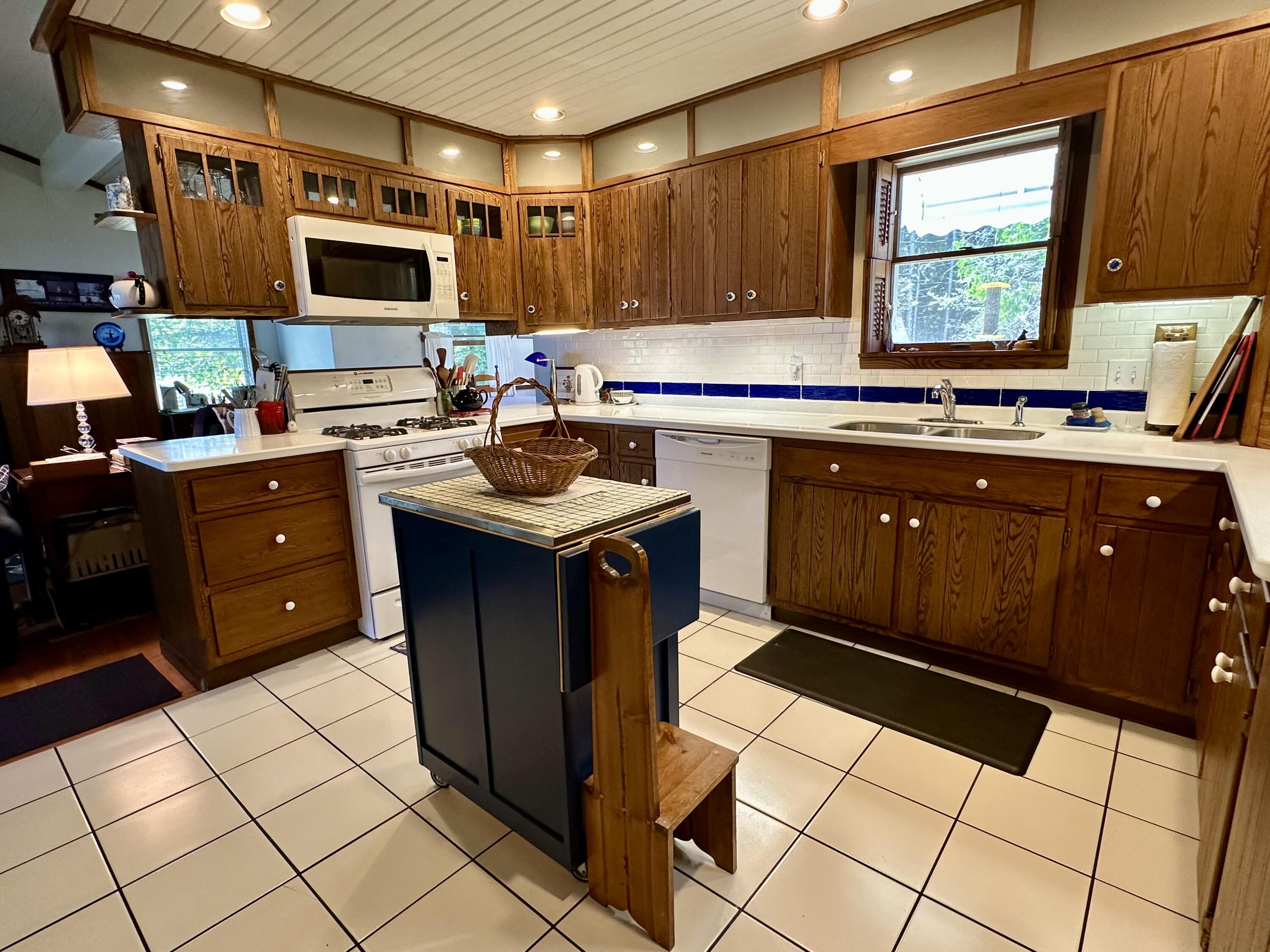 18453 Nipigon Lane