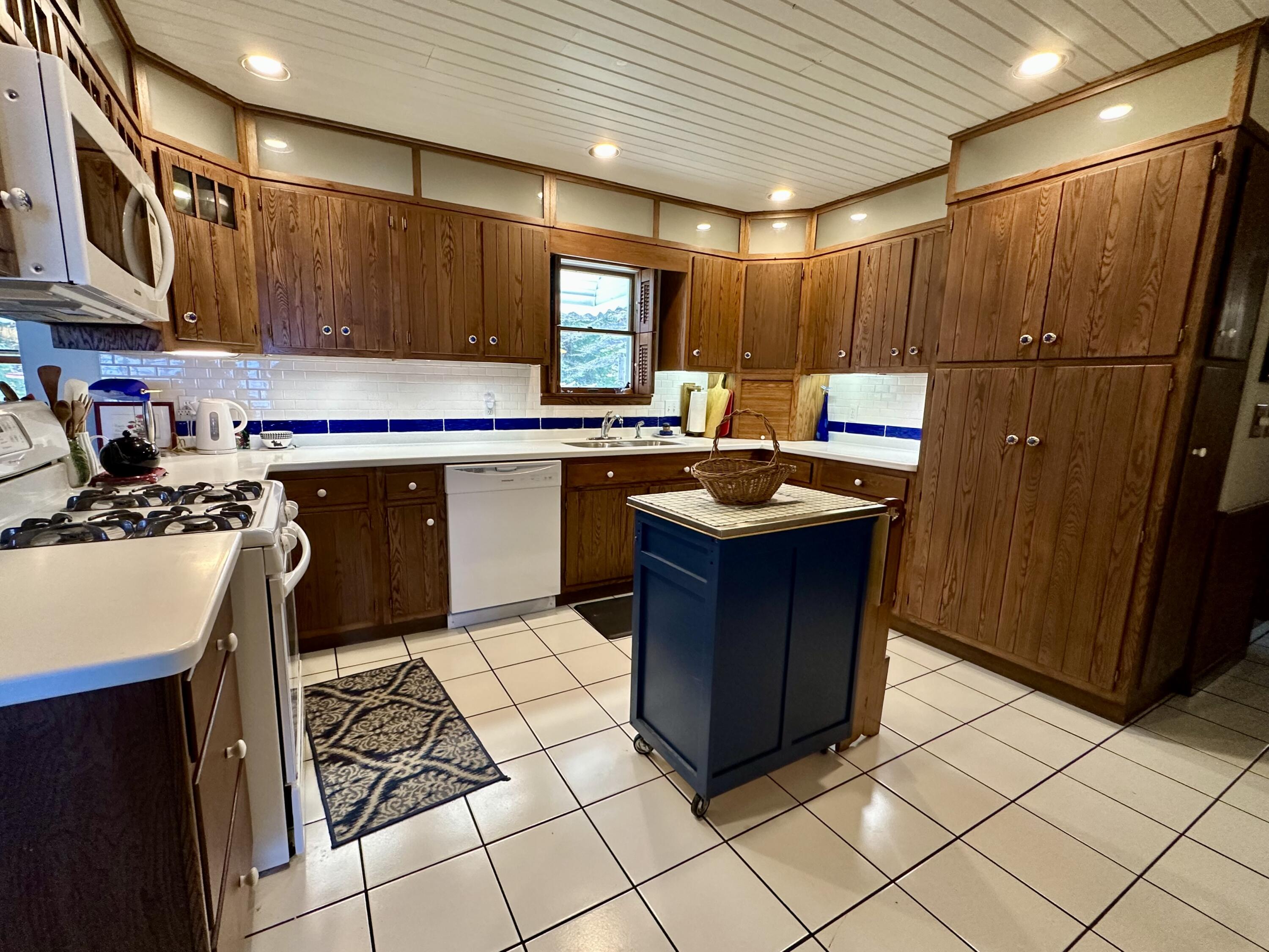 18453 Nipigon Lane