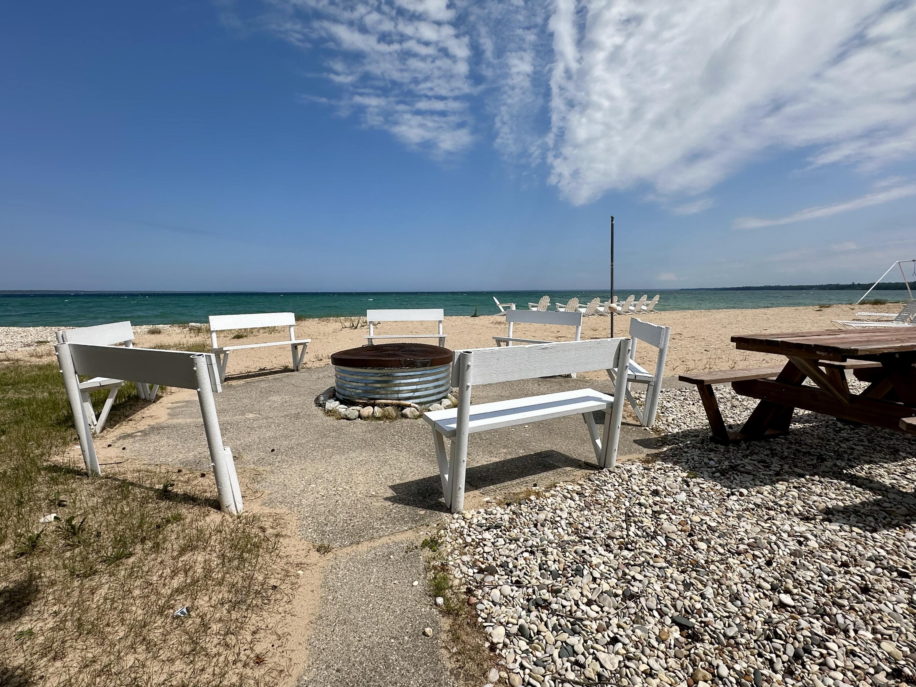 3286 Edgewater Drive