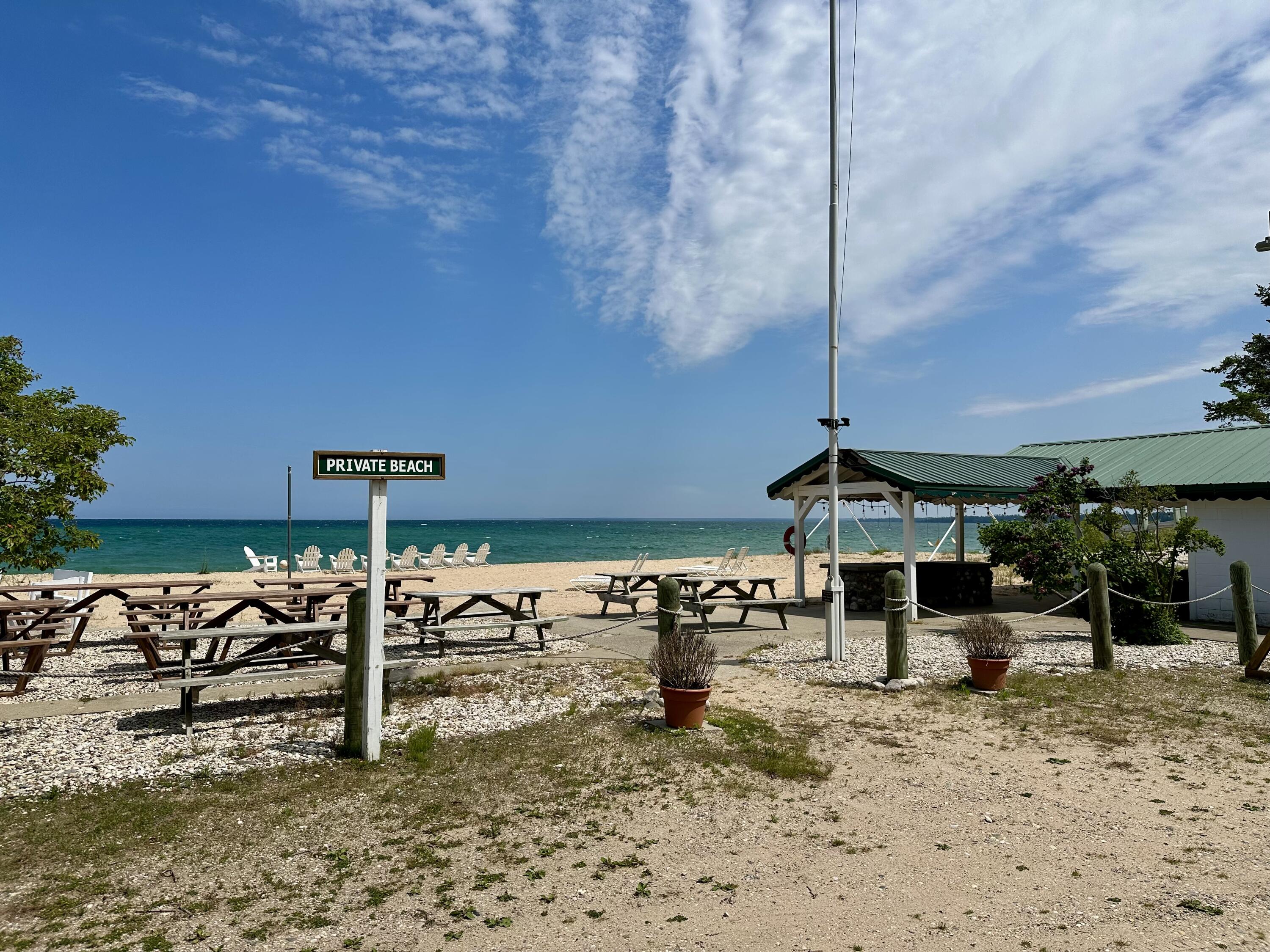 3286 Edgewater Drive