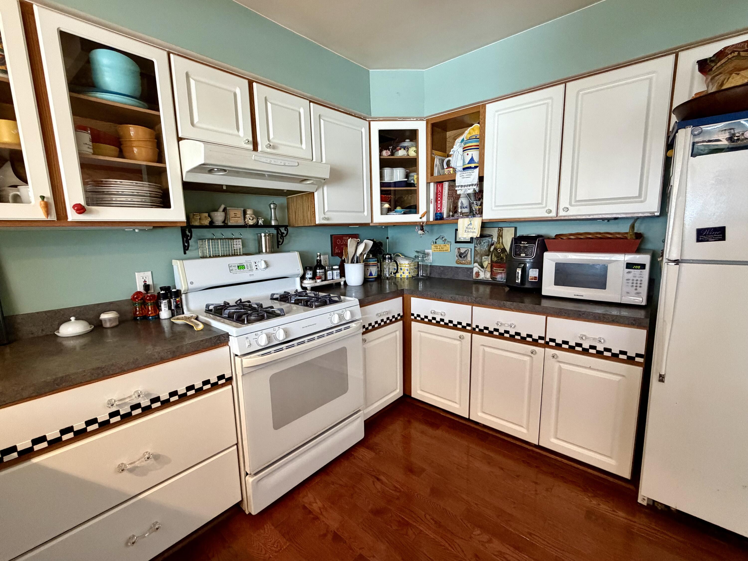 3332 Edgewater Drive