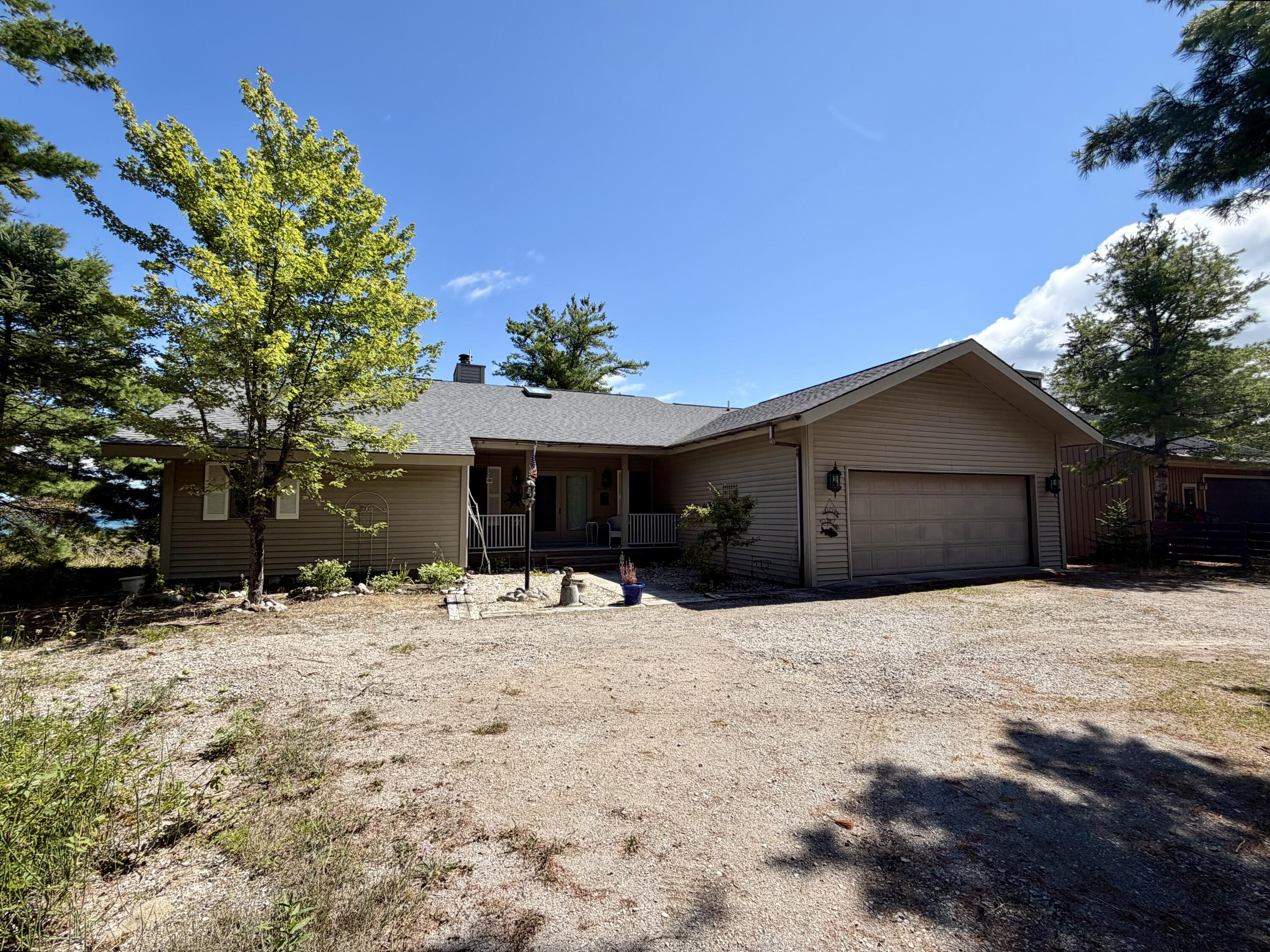 3332 Edgewater Drive