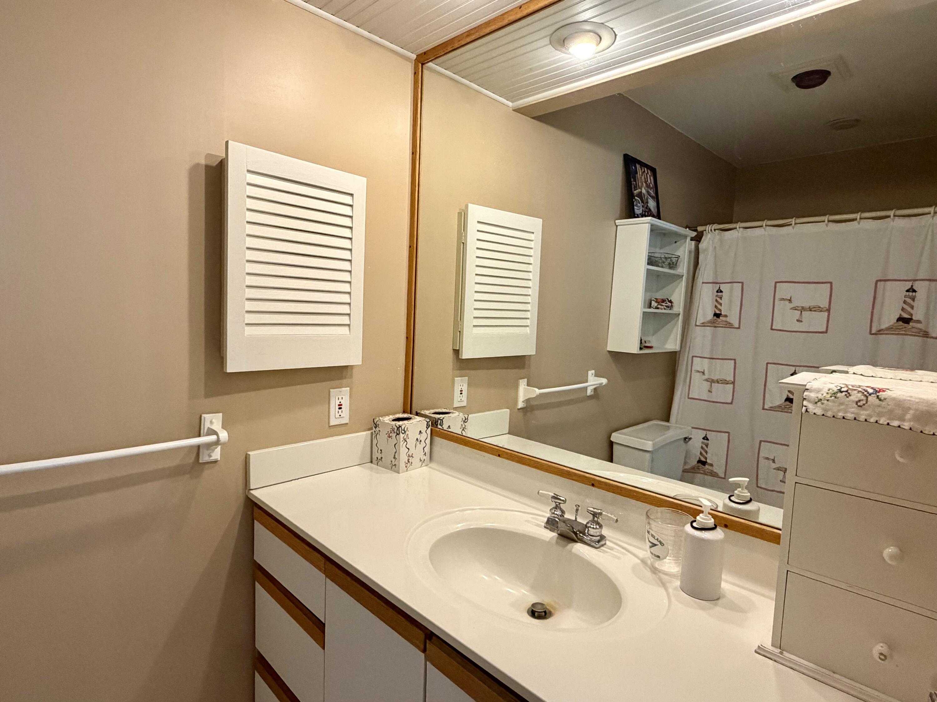 3332 Edgewater Drive